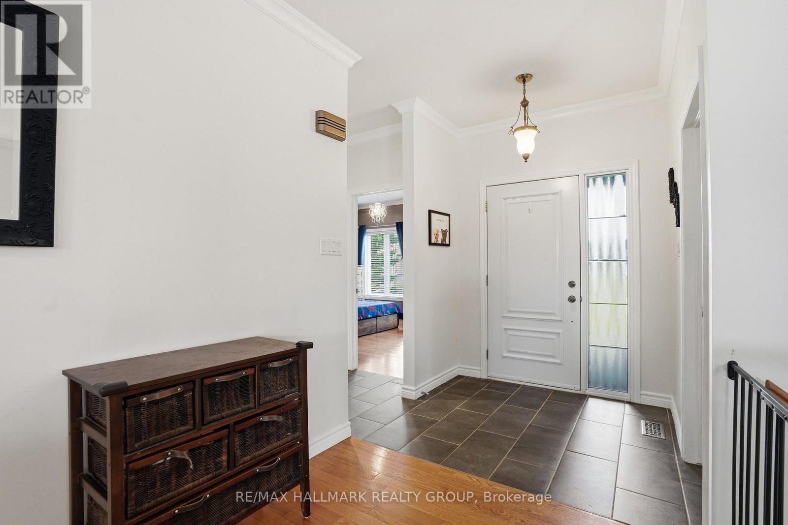 1028 LAVIOLETTE STREET - 3