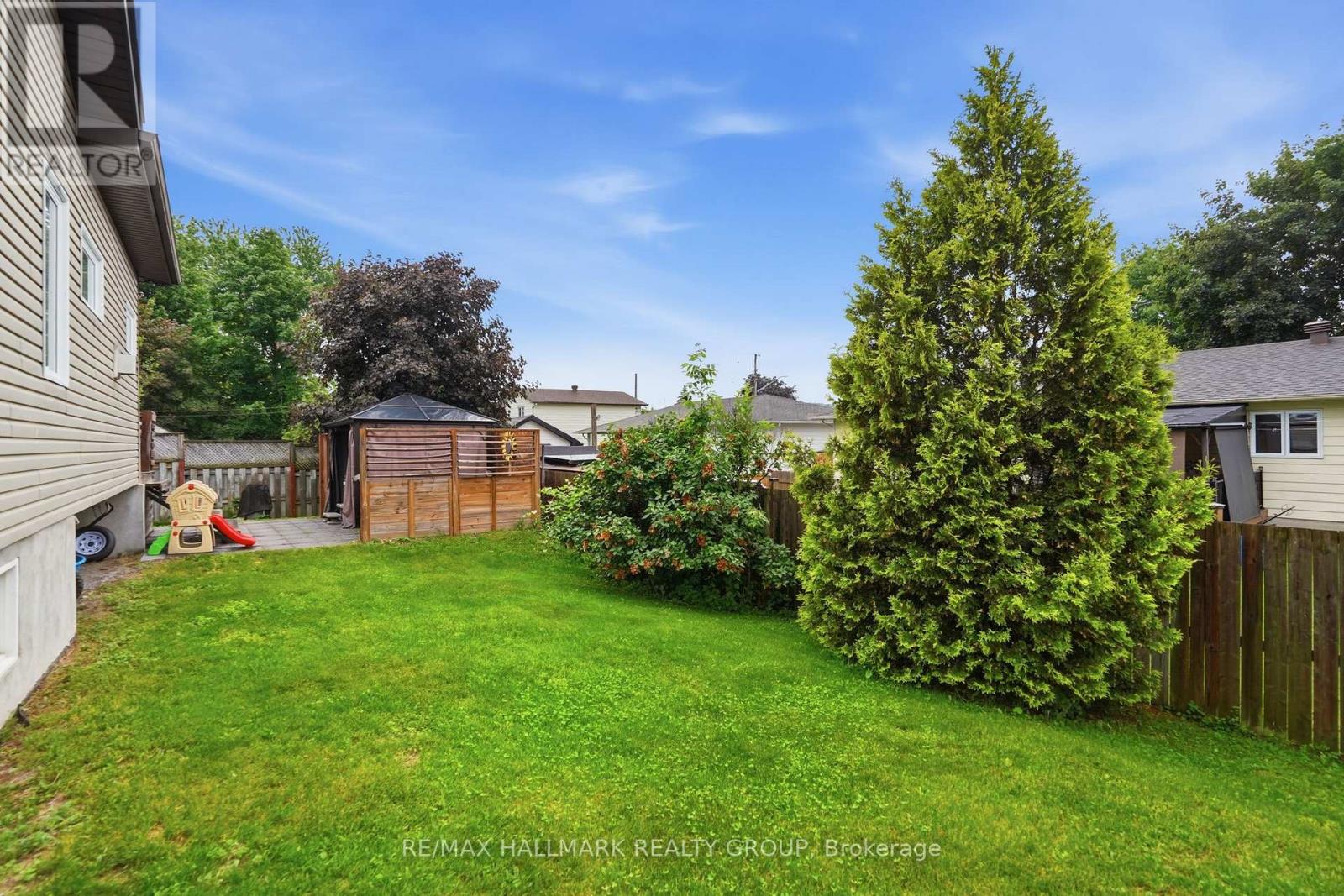1028 LAVIOLETTE STREET - 33