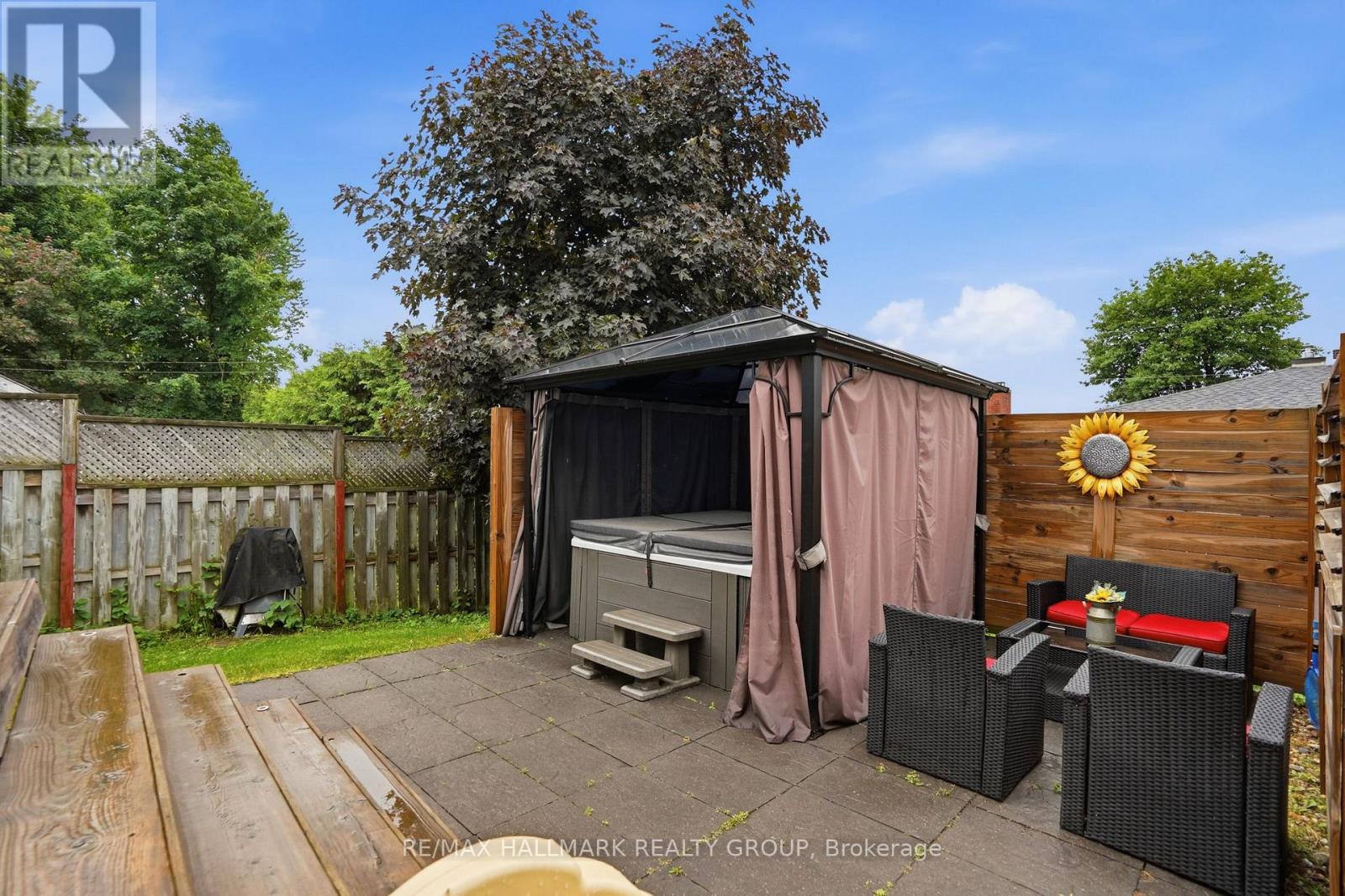 1028 LAVIOLETTE STREET - 34
