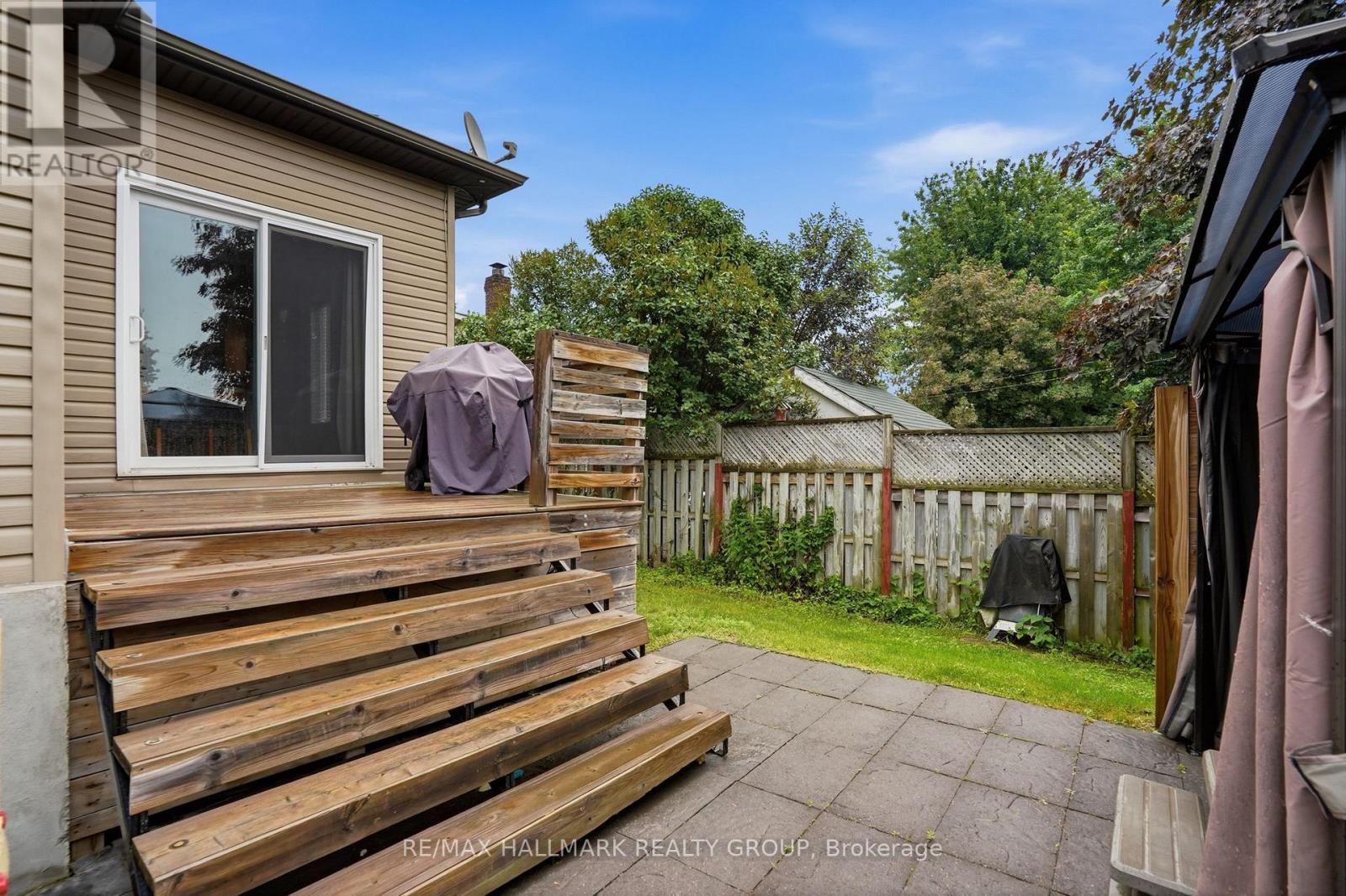 1028 LAVIOLETTE STREET - 35