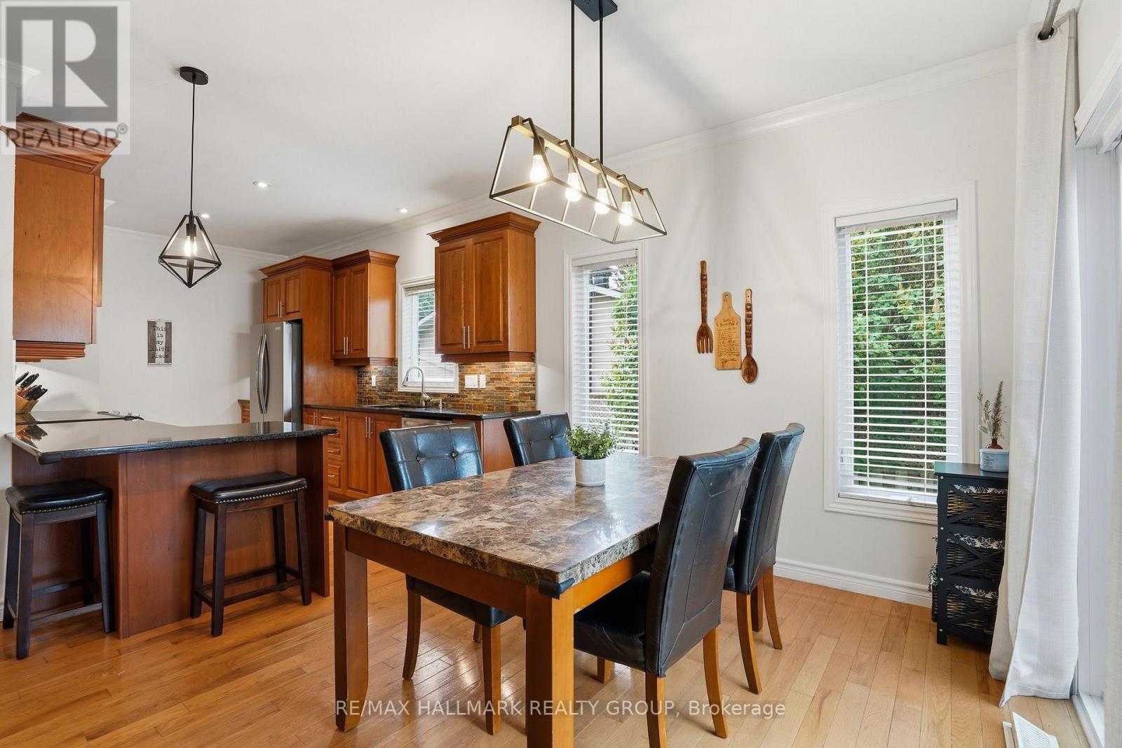 1028 LAVIOLETTE STREET - 8