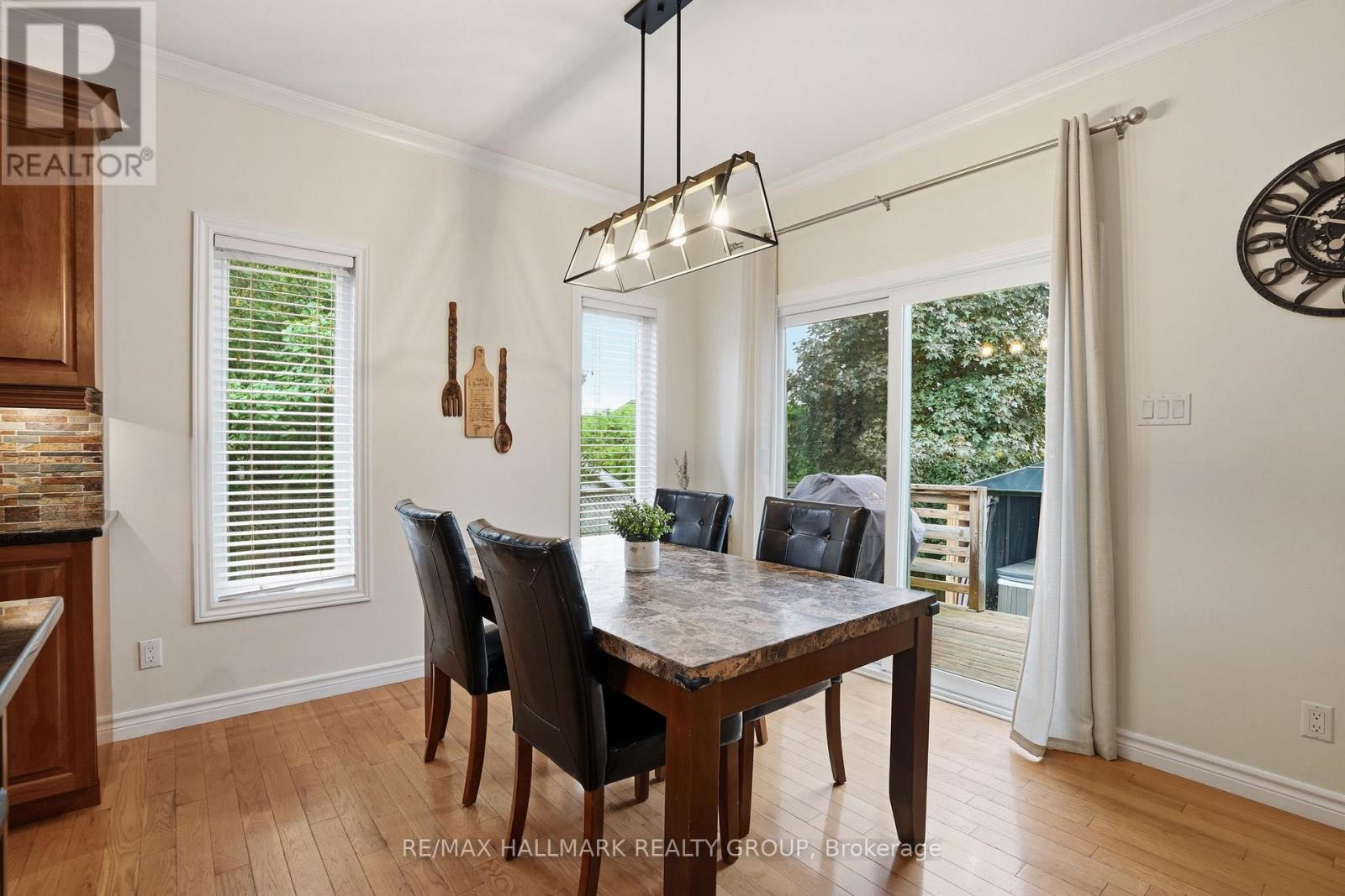 1028 LAVIOLETTE STREET - 9