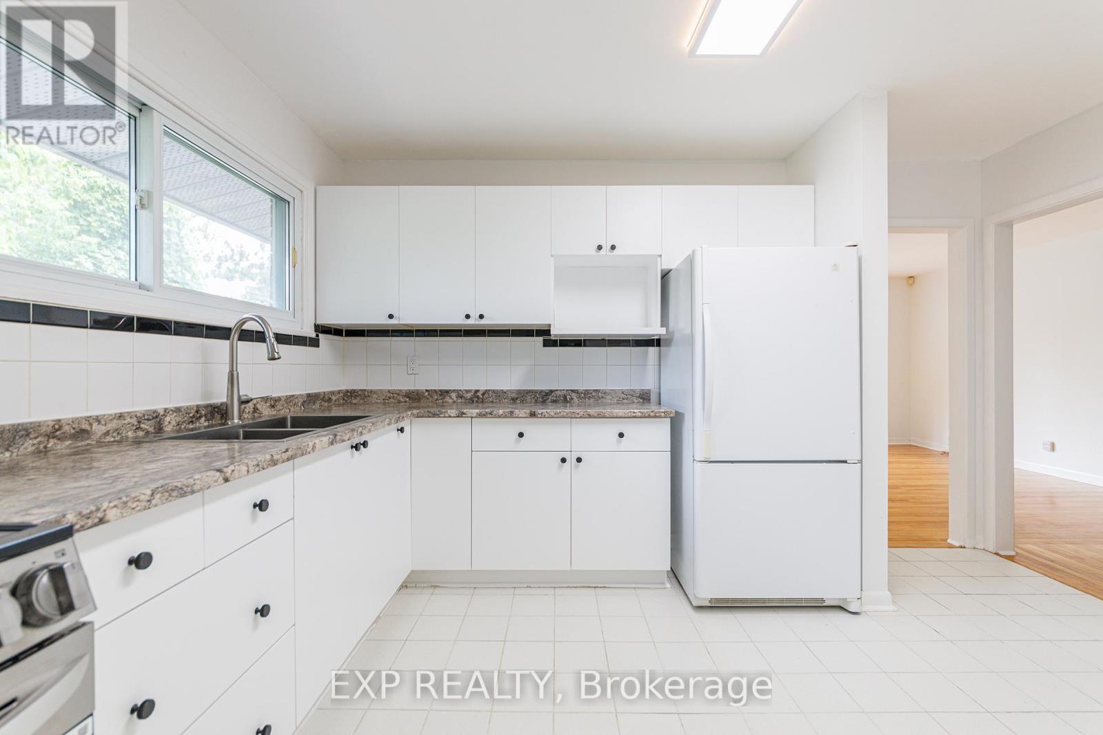 4 Bed, 3 Bath House for Rent in Ottawa – 2097 KINGSLEY ROAD, Ottawa – MLS# X13532712 - Image 11