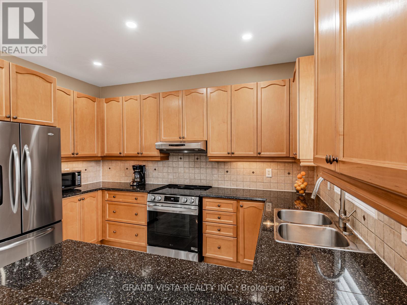 31 ROUTLEDGE DRIVE - Image 11
