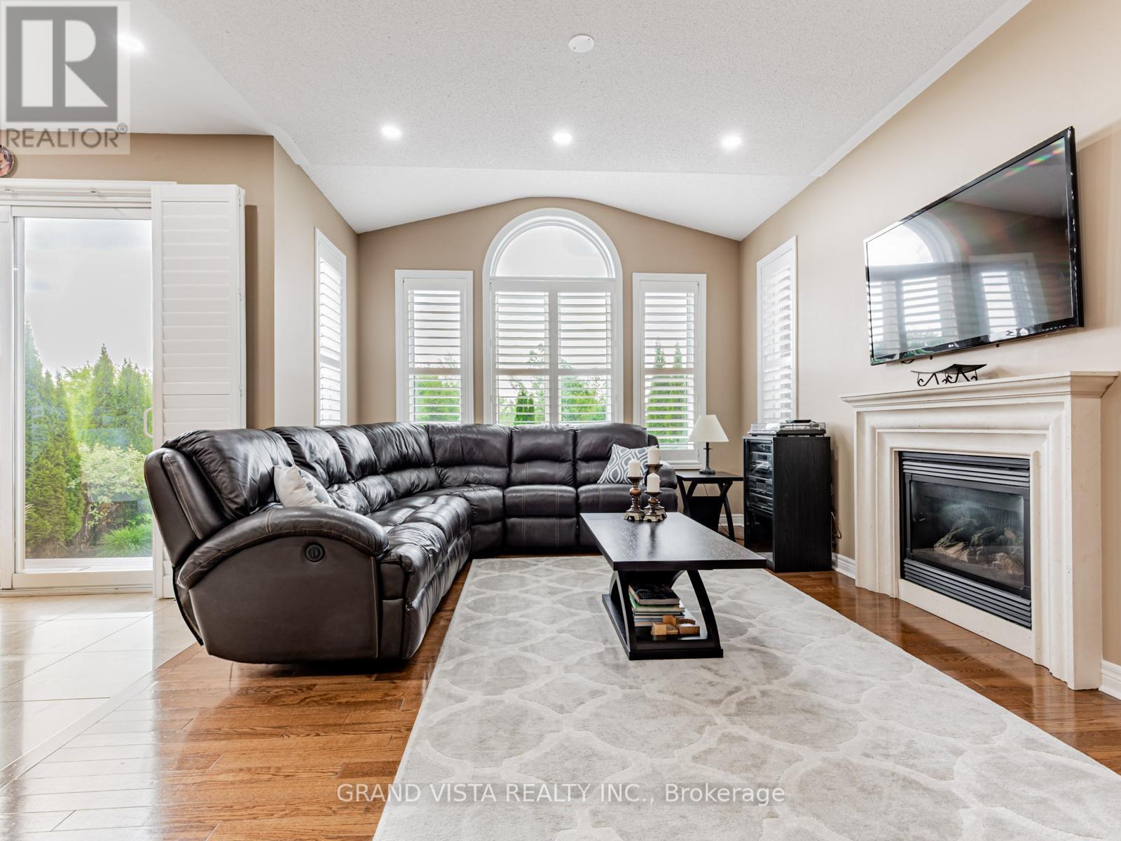 31 ROUTLEDGE DRIVE - Image 14