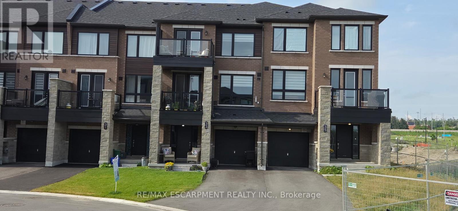 33 RED MAPLE LANE - 2