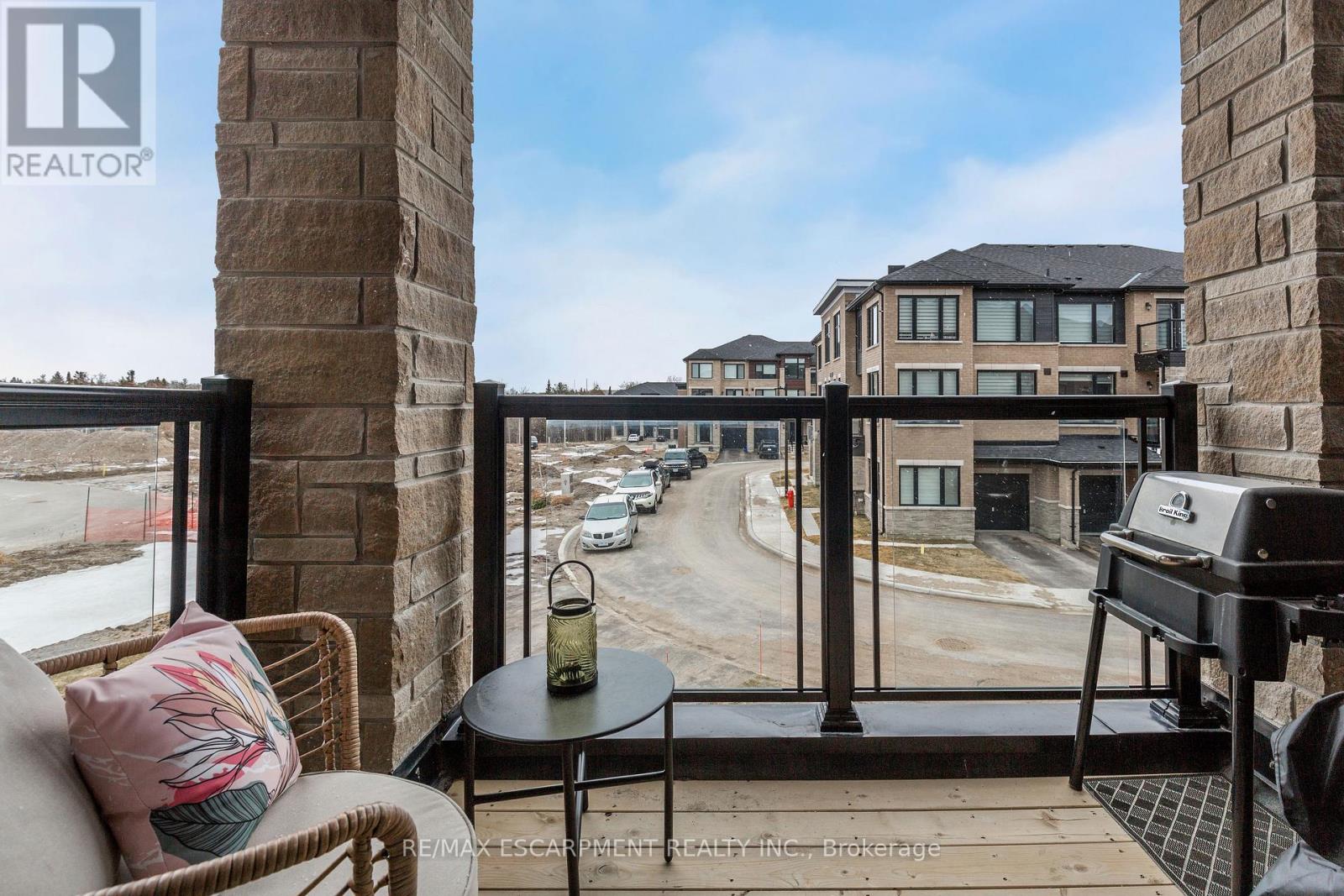33 RED MAPLE LANE - 35