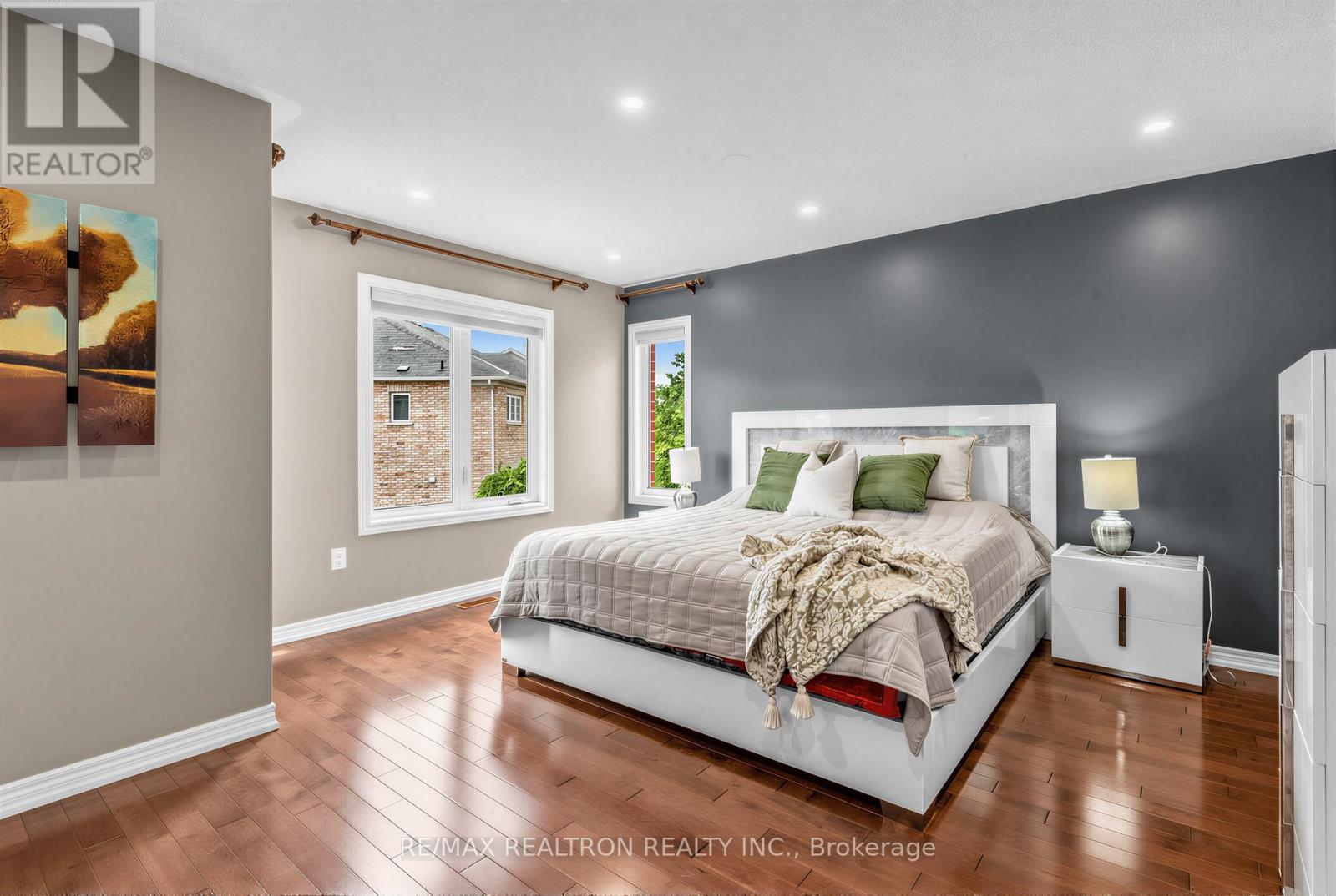 78 OAKBOROUGH DRIVE - 19