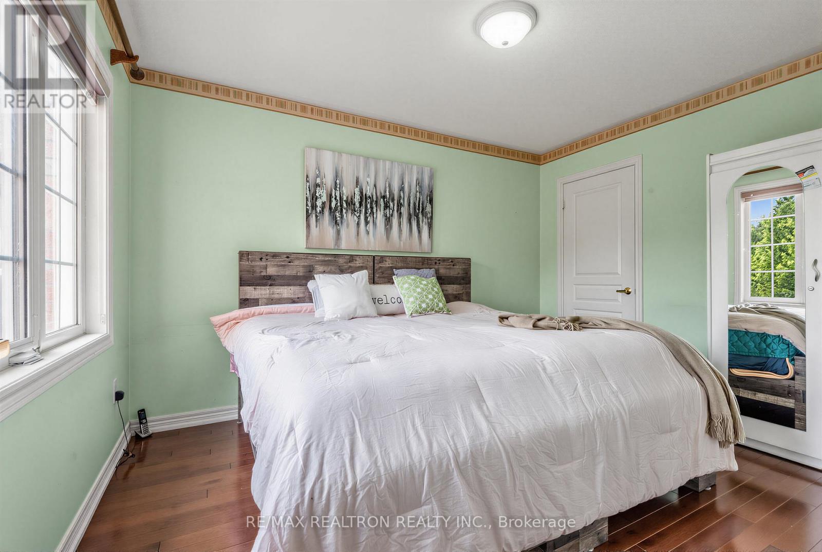 78 OAKBOROUGH DRIVE - 24