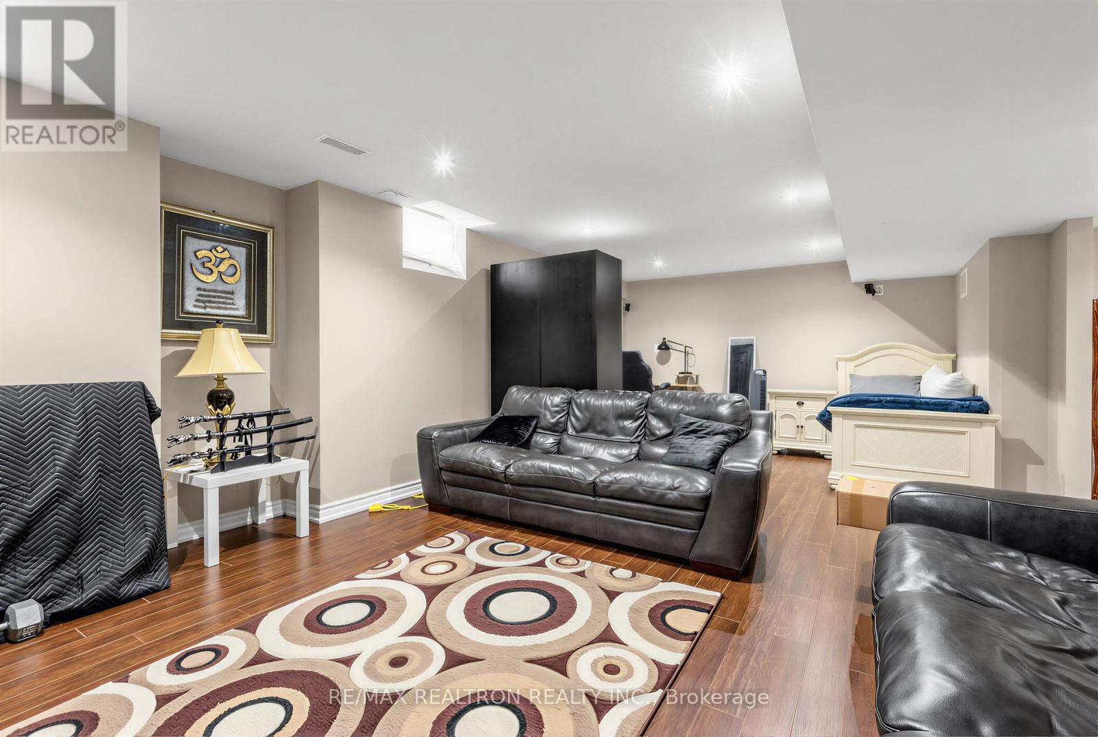 78 OAKBOROUGH DRIVE - 29