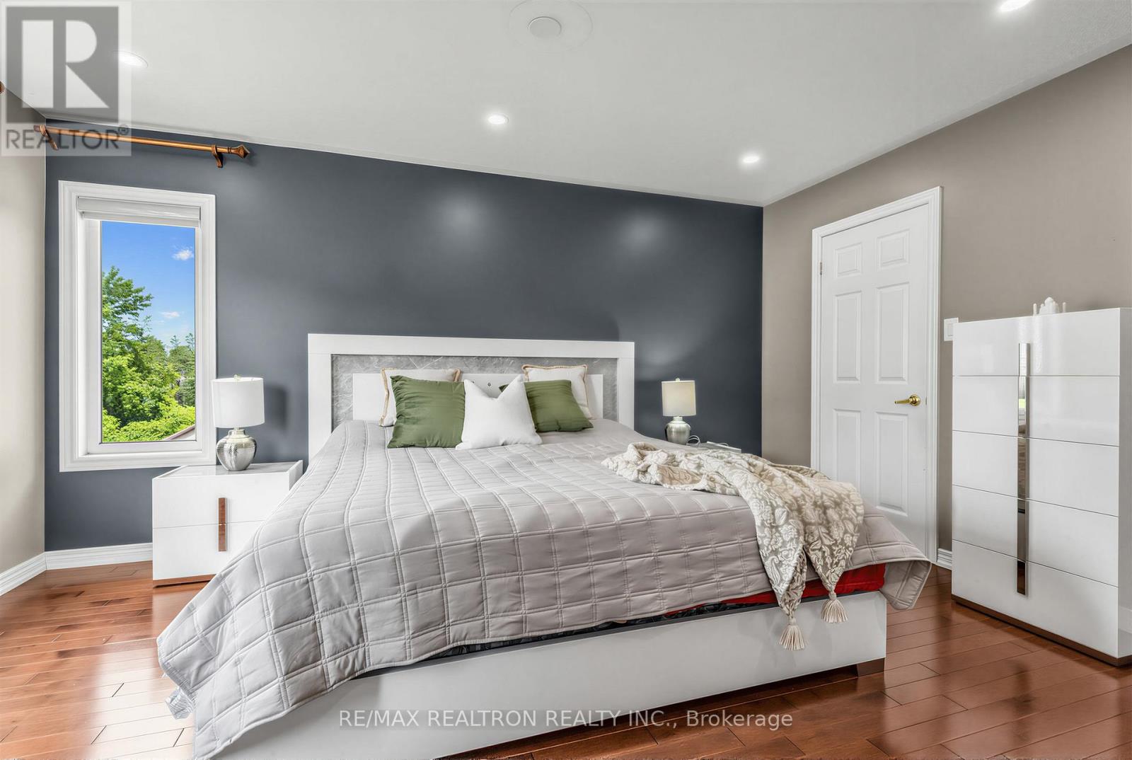 78 OAKBOROUGH DRIVE - Image 20