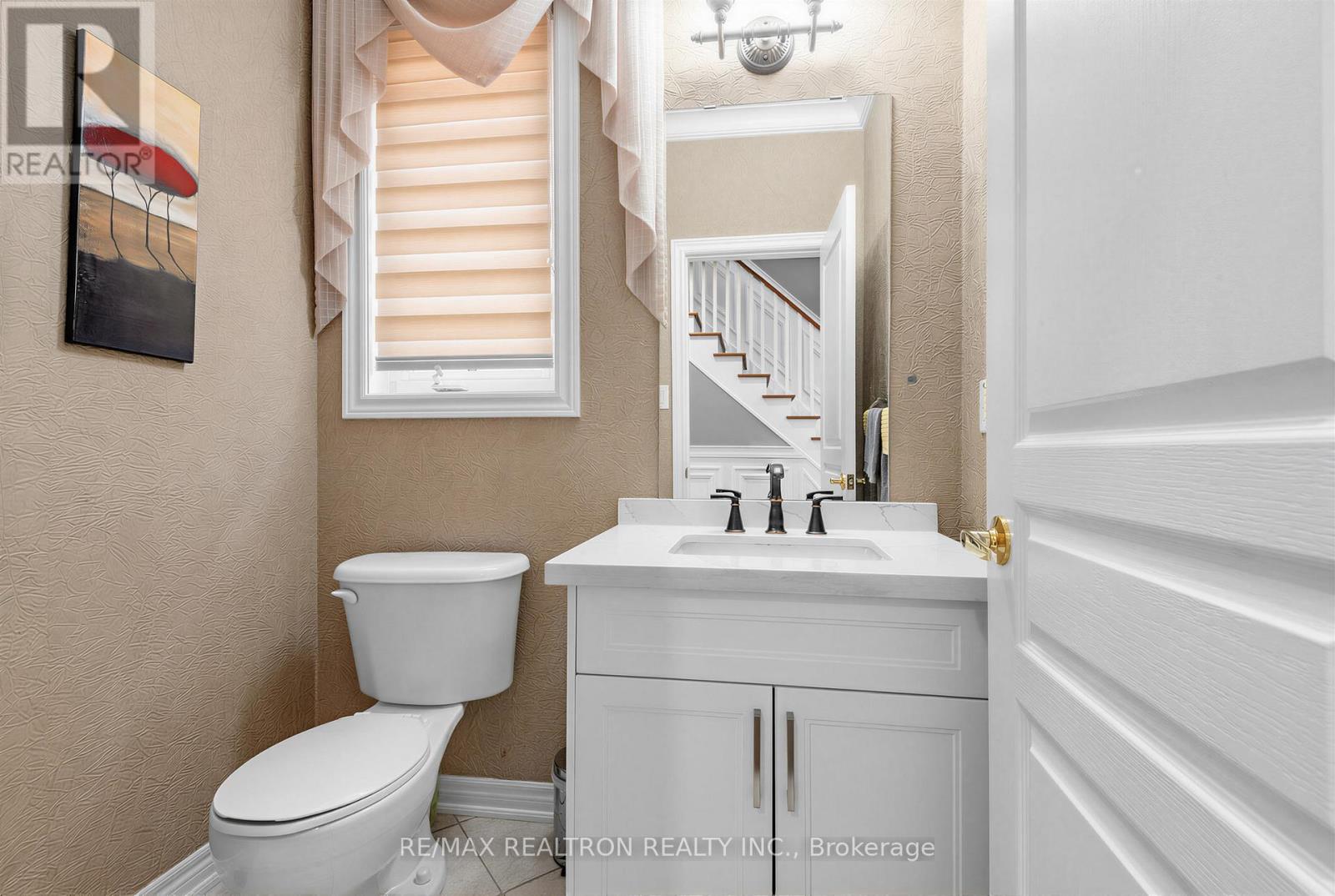 78 OAKBOROUGH DRIVE - Image 32