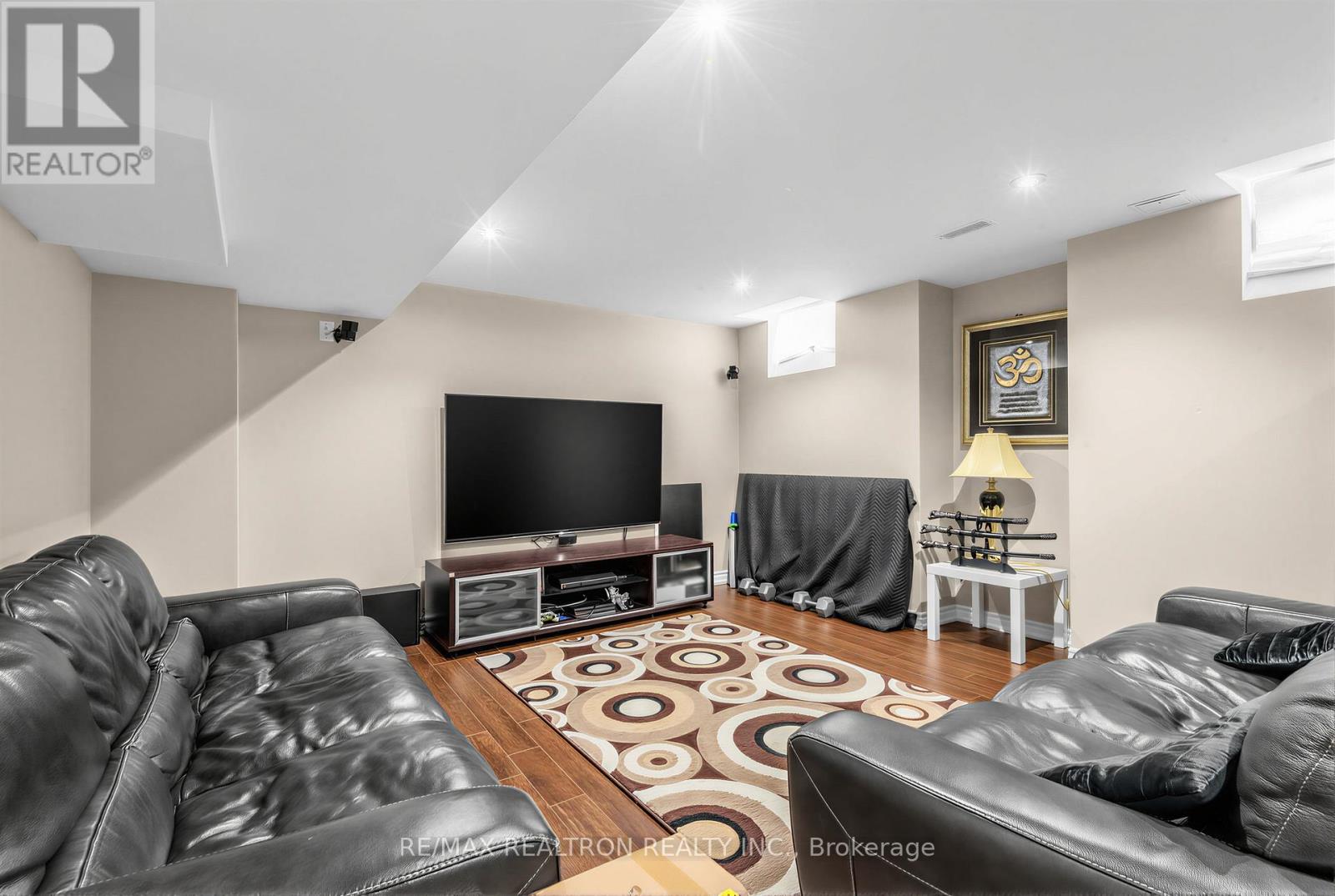 78 OAKBOROUGH DRIVE - 28