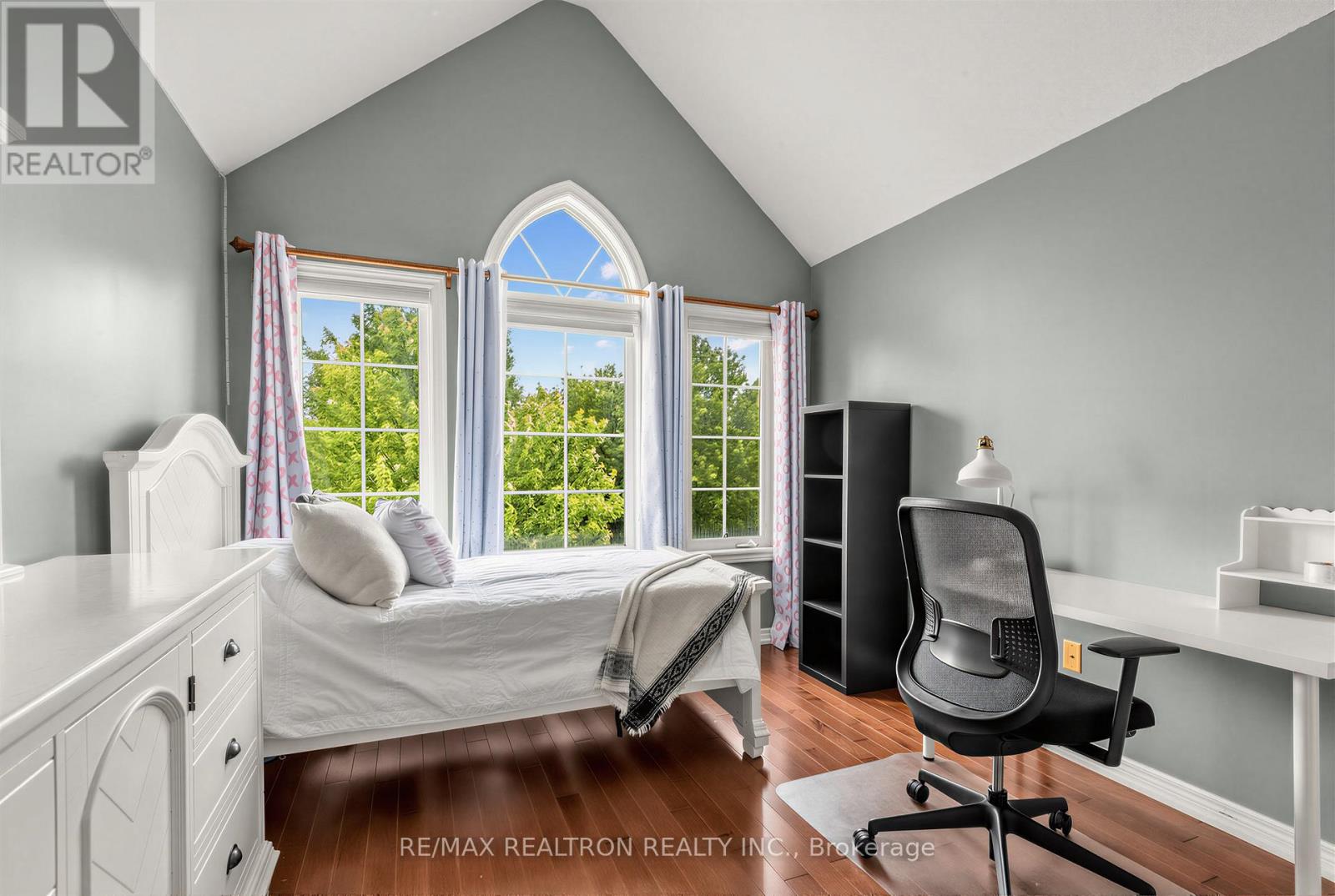 78 OAKBOROUGH DRIVE - Image 23