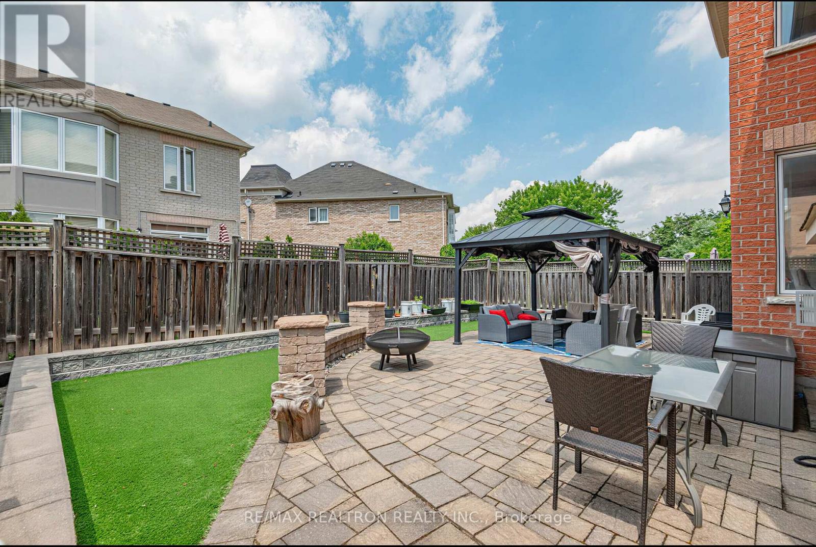 78 OAKBOROUGH DRIVE - 33