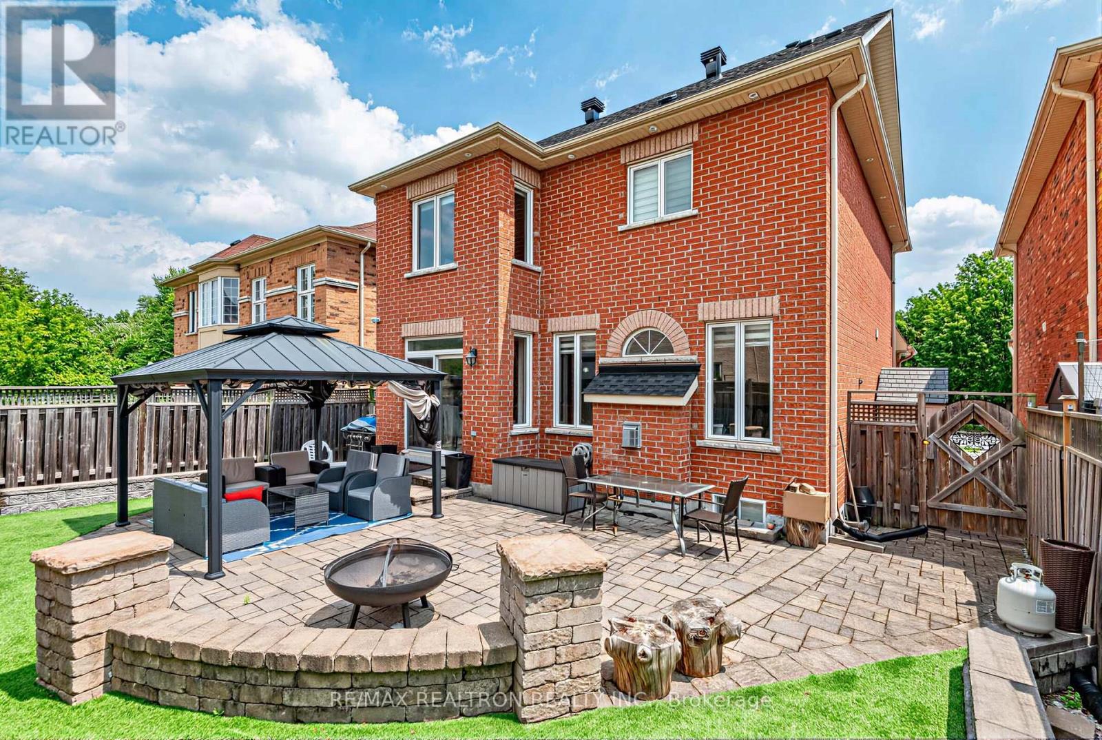 78 OAKBOROUGH DRIVE - 34