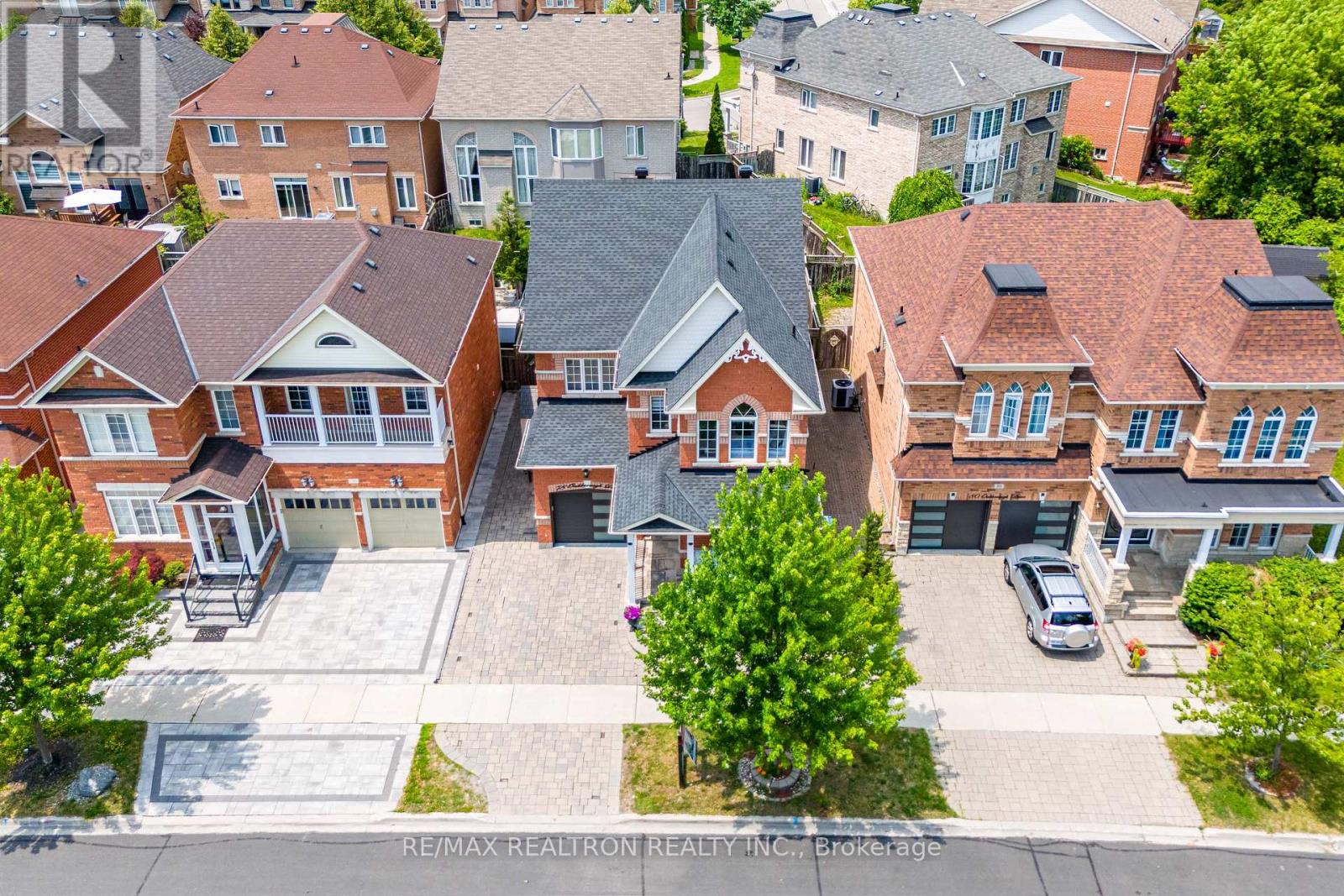 78 OAKBOROUGH DRIVE - Image 36
