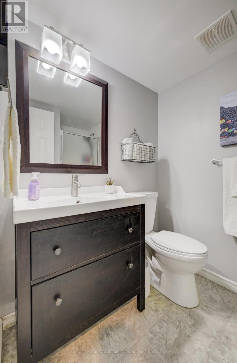 #401 260 SHELDON AVENUE N - 27