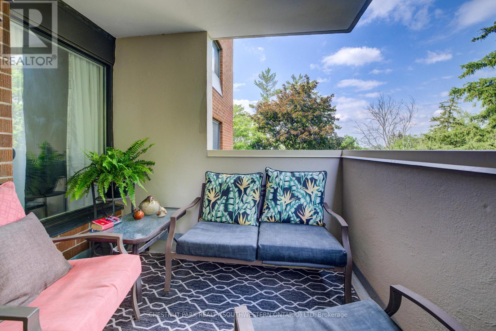 #401 260 SHELDON AVENUE N - 32