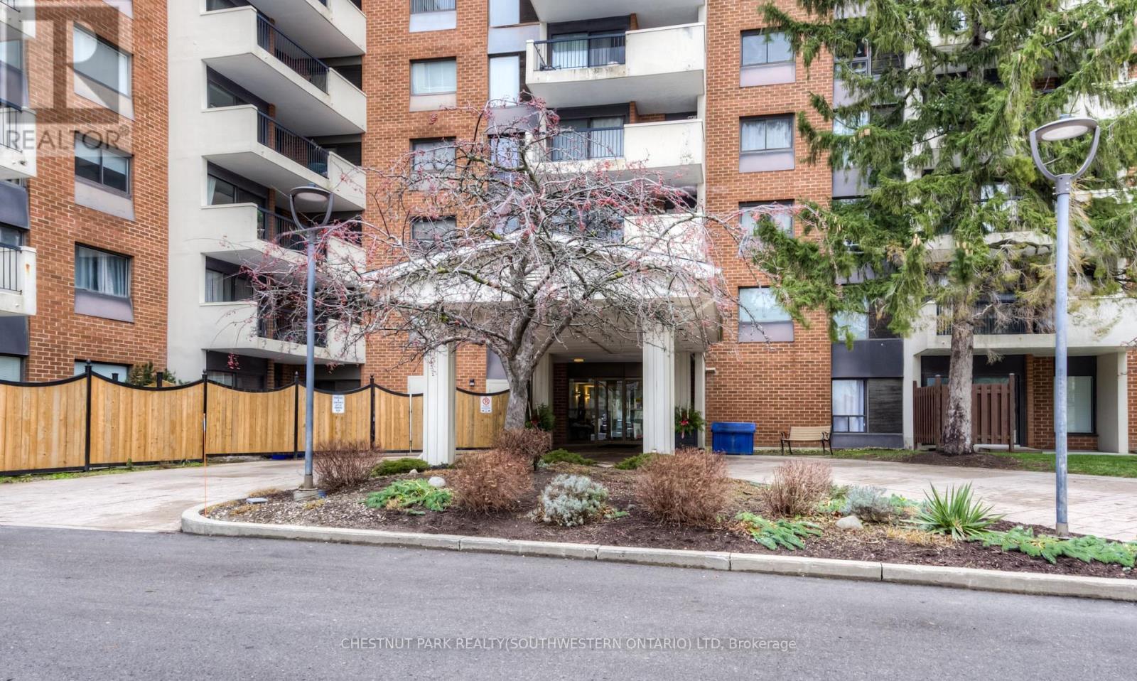 #401 260 SHELDON AVENUE N - 4