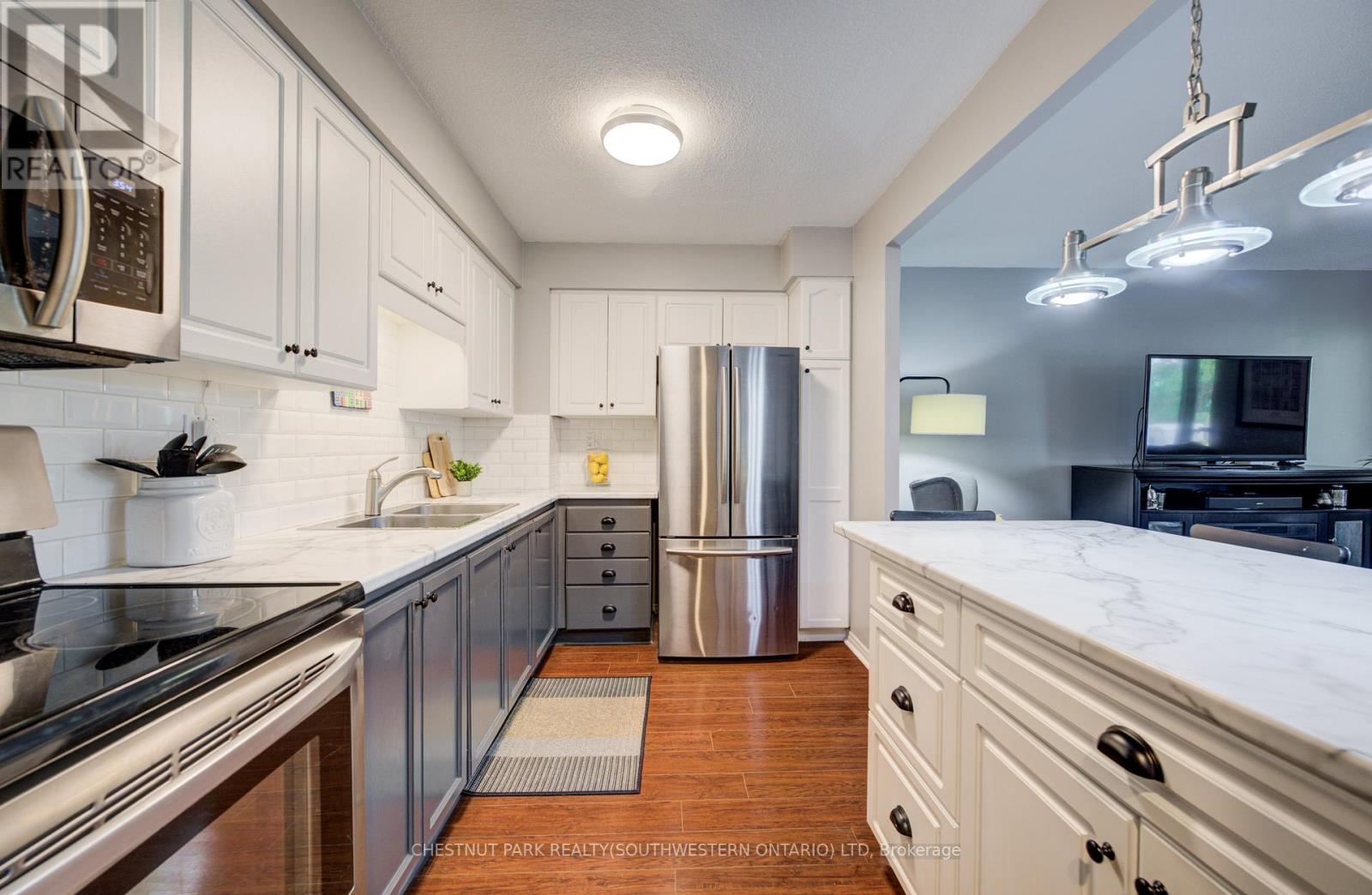 #401 260 SHELDON AVENUE N - 6