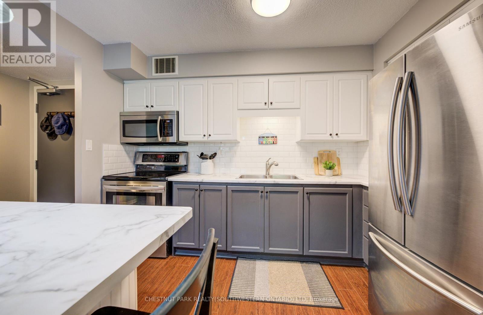 #401 260 SHELDON AVENUE N - 9