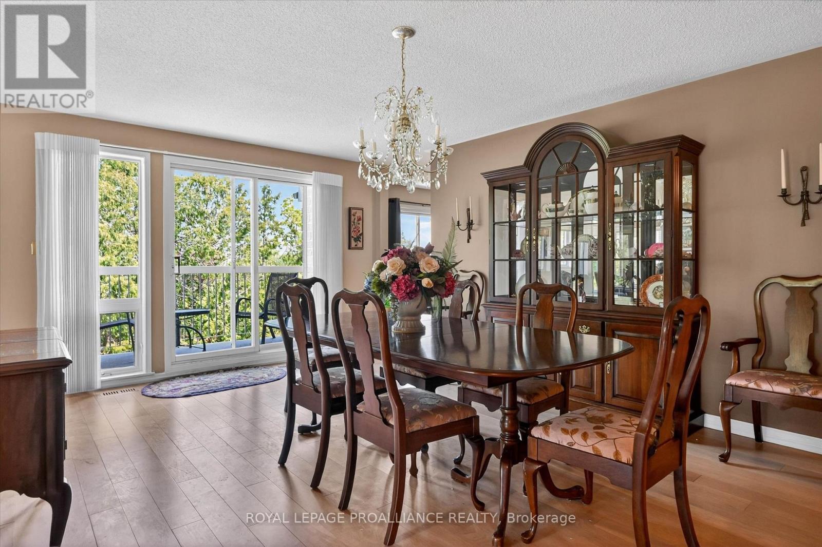 #312A 1099 CLONSILLA AVENUE - 10