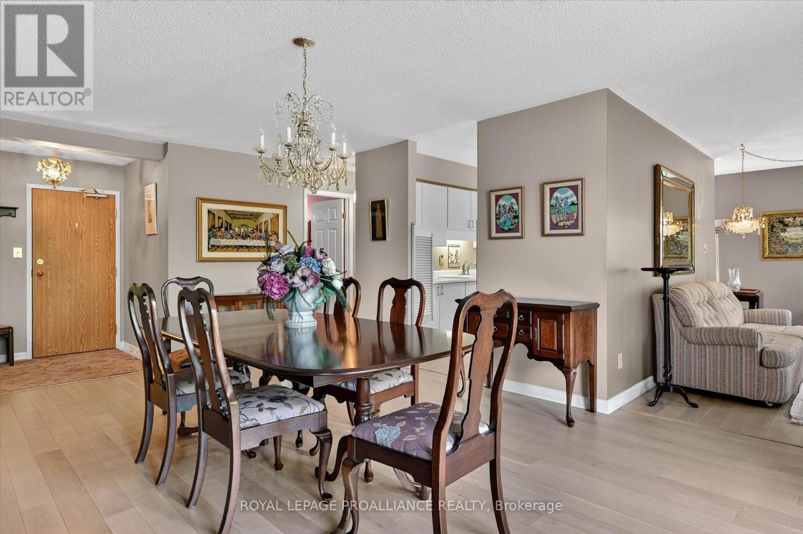 #312A 1099 CLONSILLA AVENUE - 12