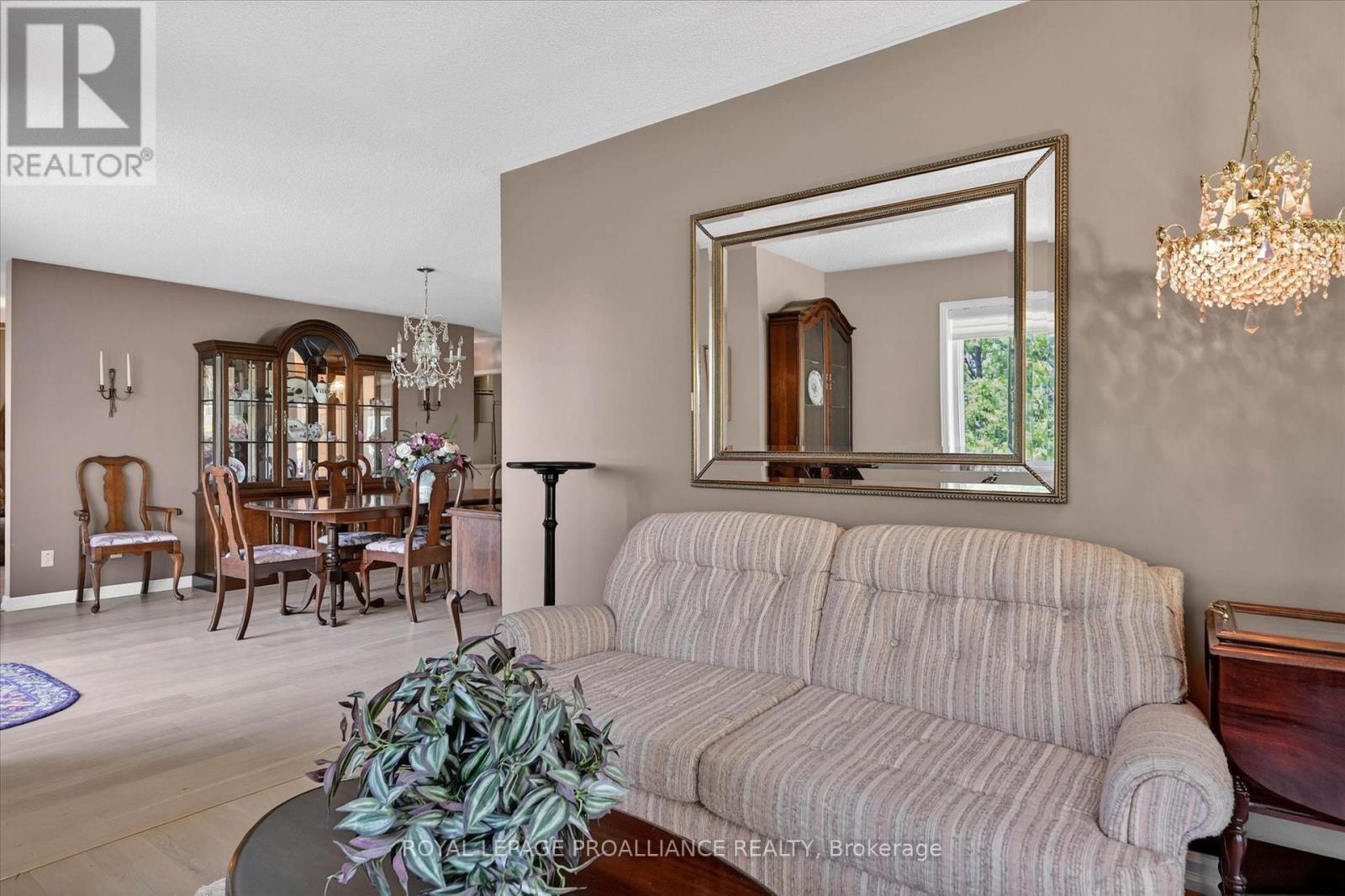 #312A 1099 CLONSILLA AVENUE - 17