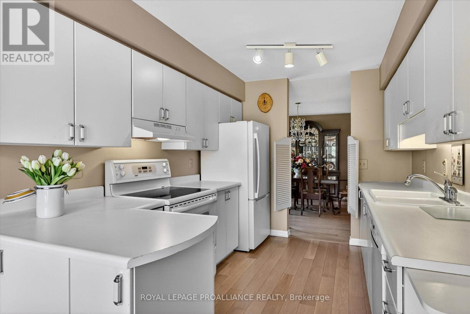 #312A 1099 CLONSILLA AVENUE - 20