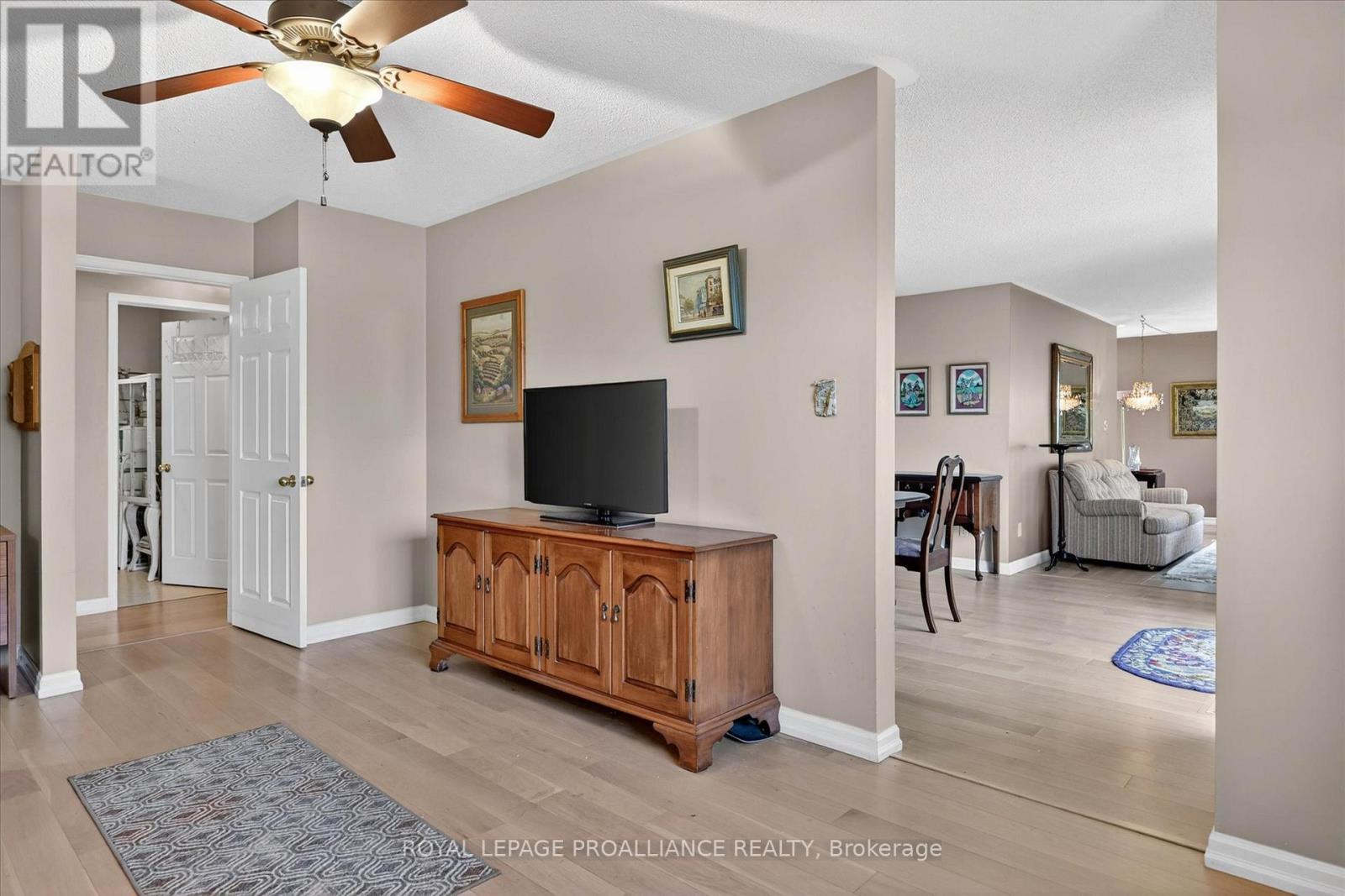 #312A 1099 CLONSILLA AVENUE - 27