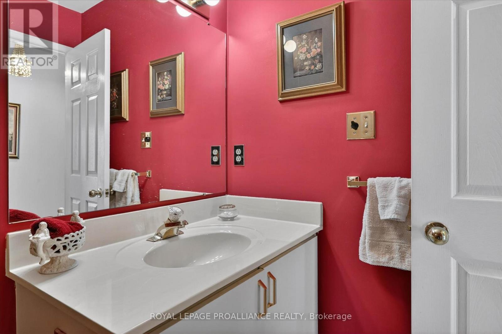 #312A 1099 CLONSILLA AVENUE - 37