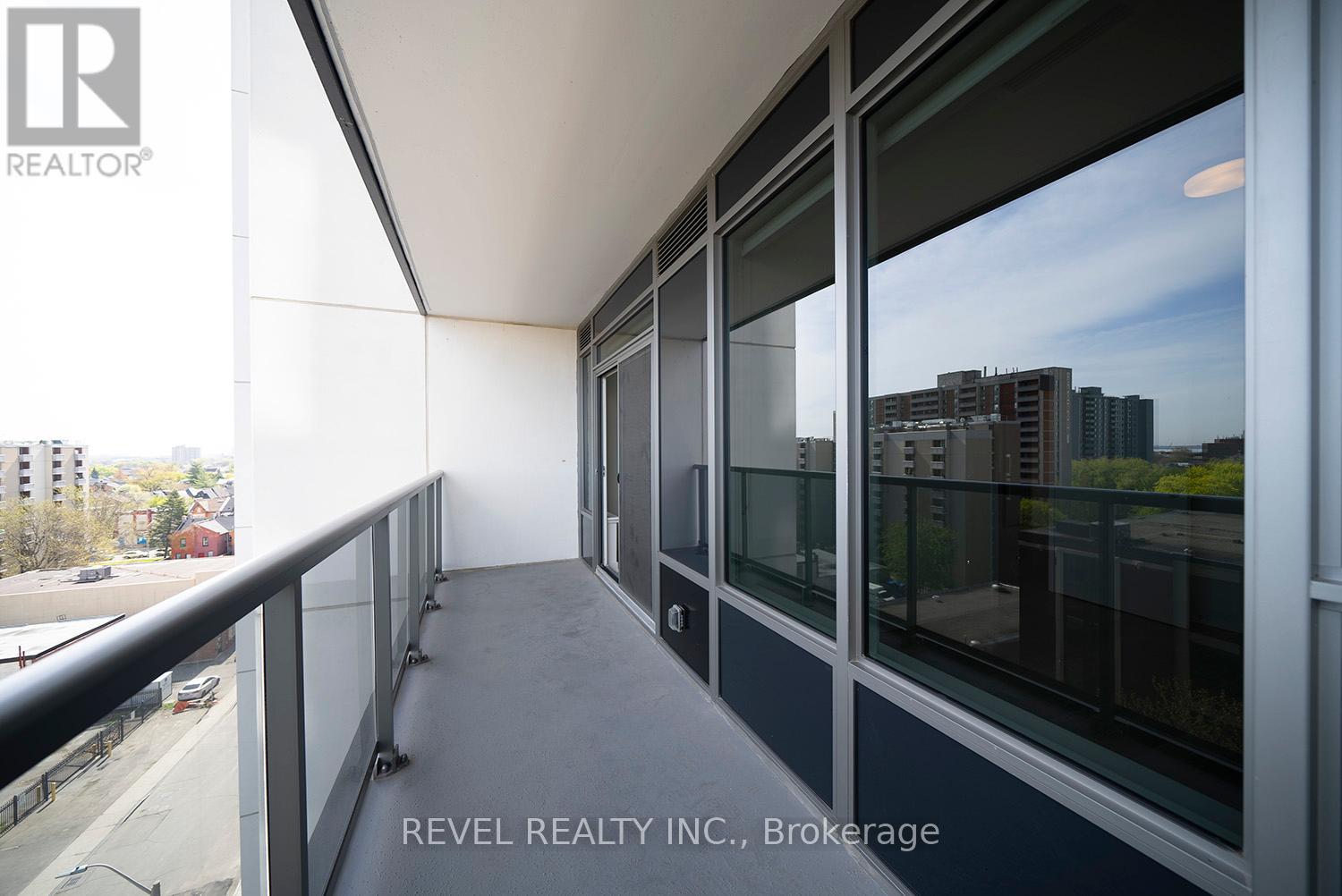#823 212 KING WILLIAM STREET - 13