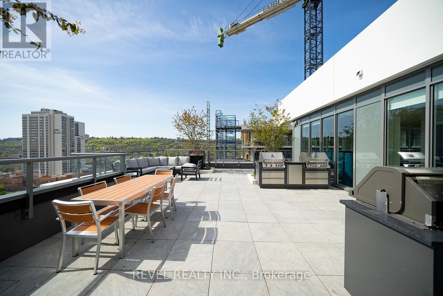 #823 212 KING WILLIAM STREET - 16