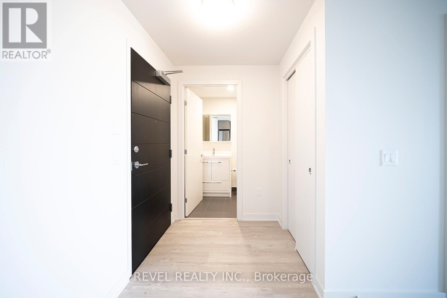 #823 212 KING WILLIAM STREET - 3