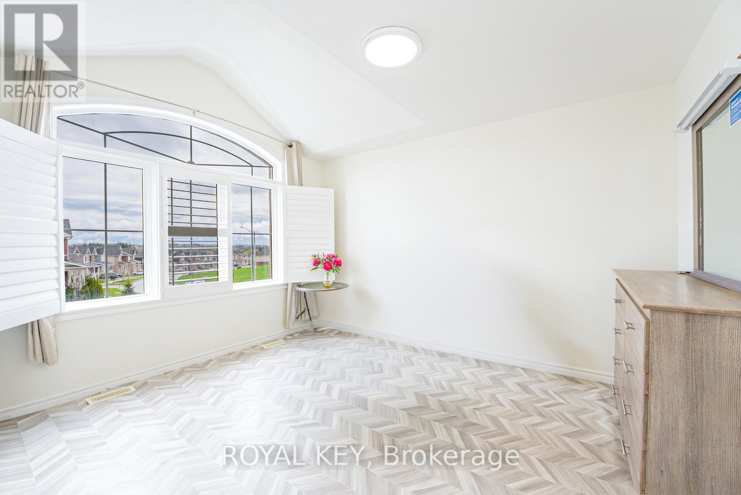 348 EQUESTRIAN WAY - 34