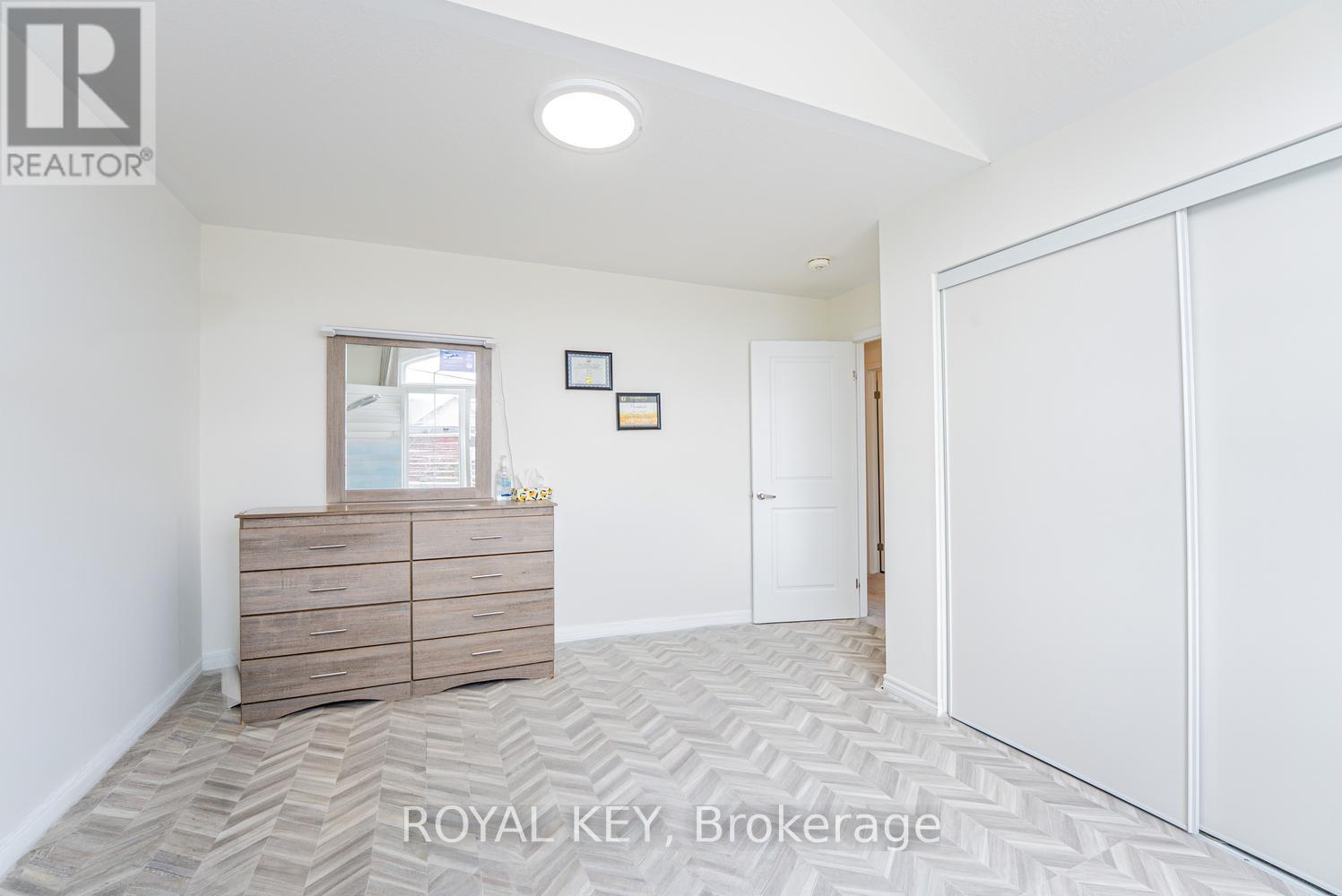 348 EQUESTRIAN WAY - 35