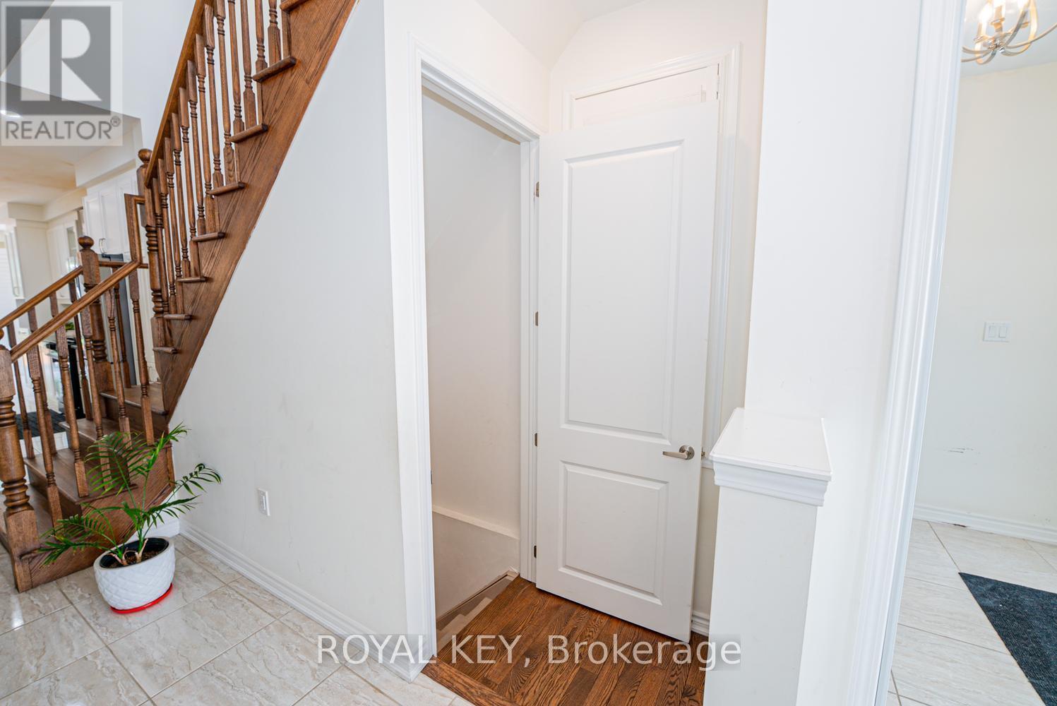 348 EQUESTRIAN WAY - 37
