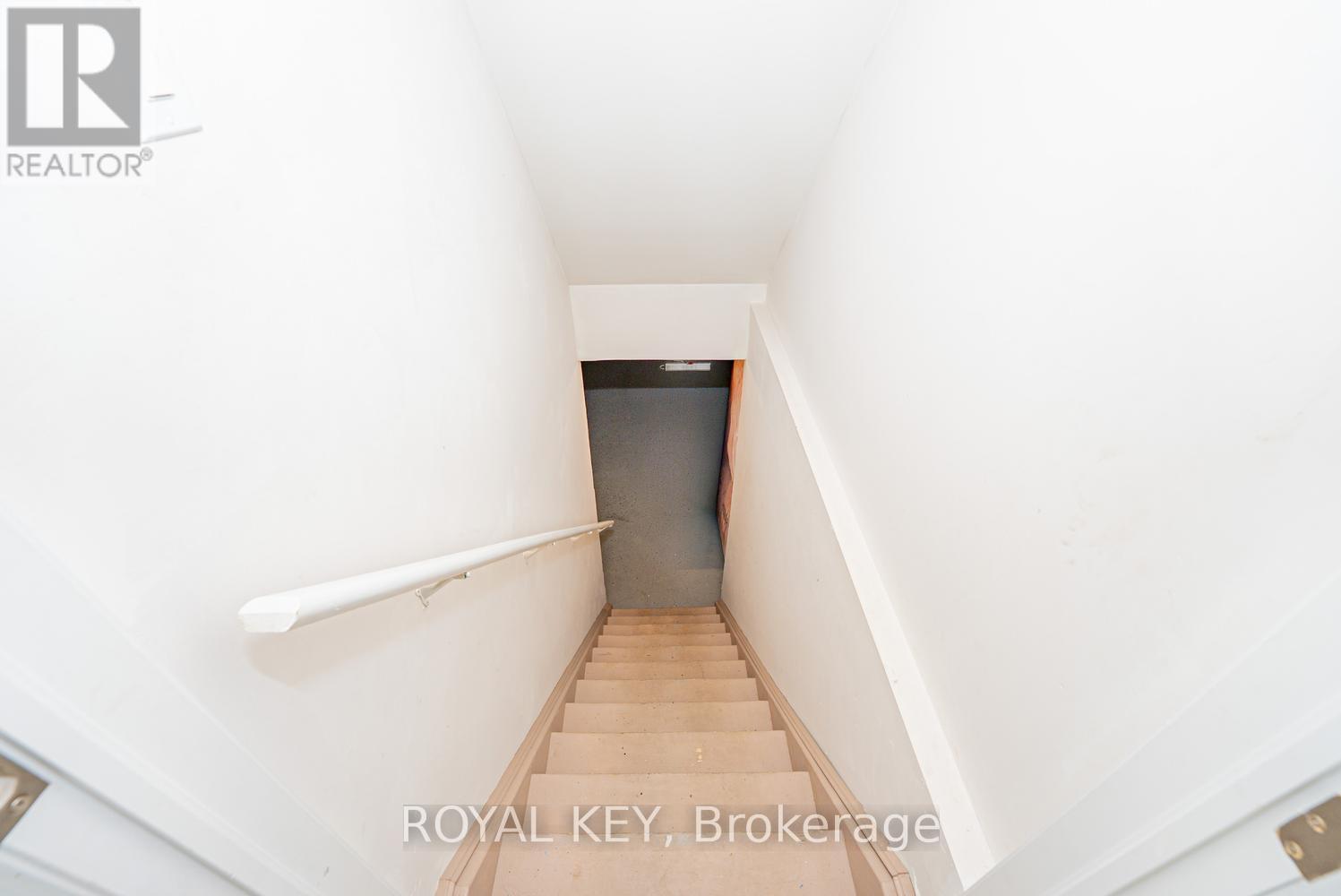 348 EQUESTRIAN WAY - 38