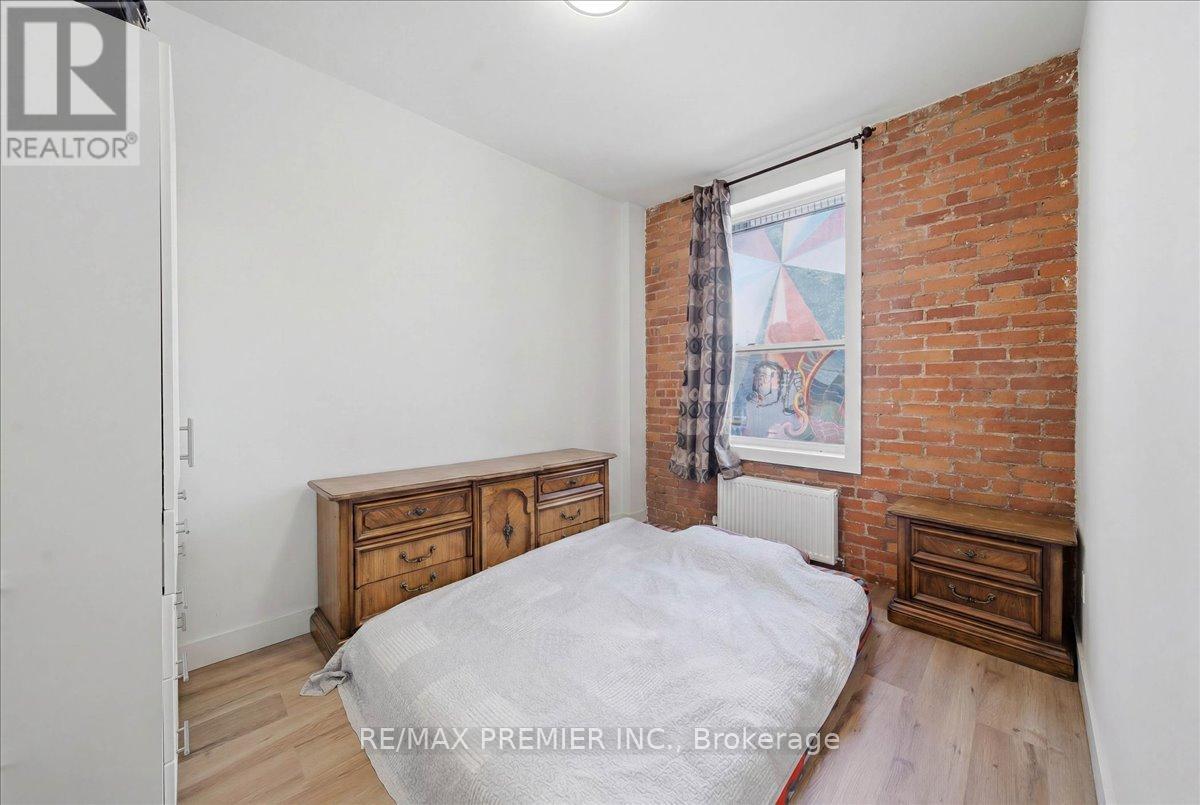 184 KING STREET E - 23