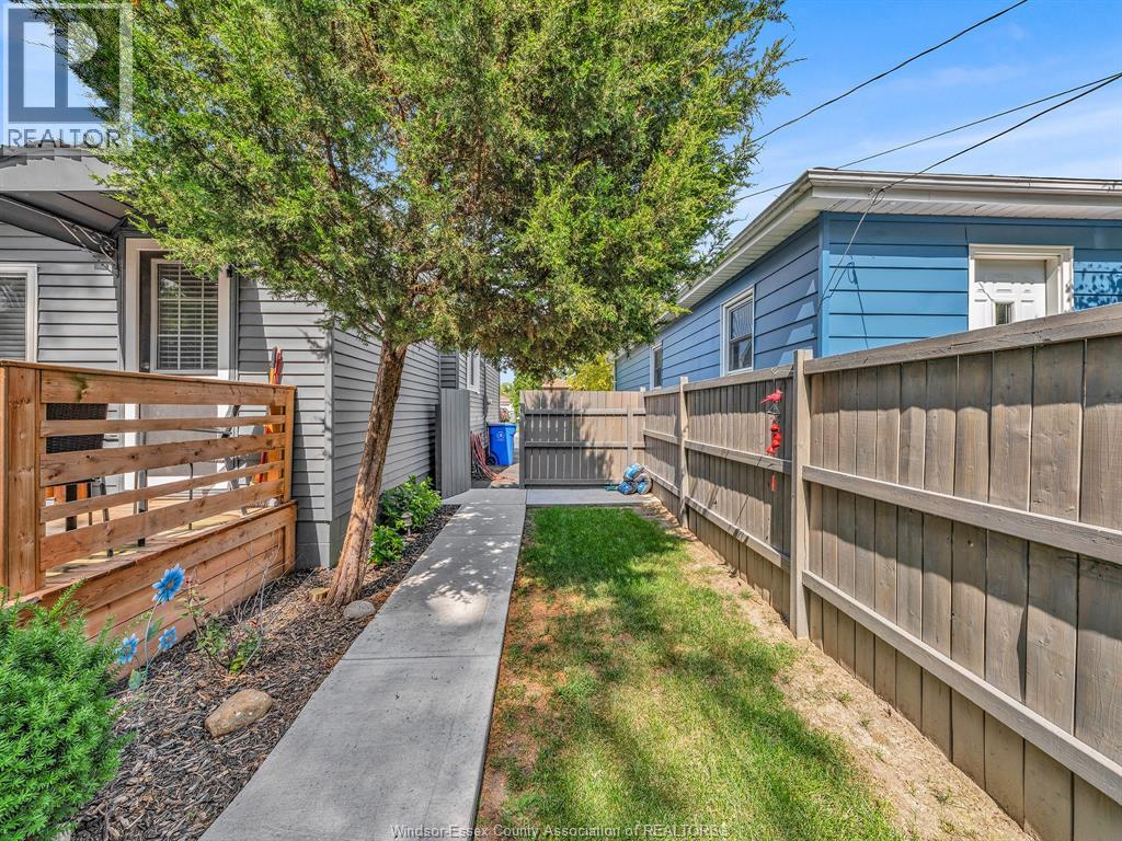 2575 MEIGHEN ROAD - 25