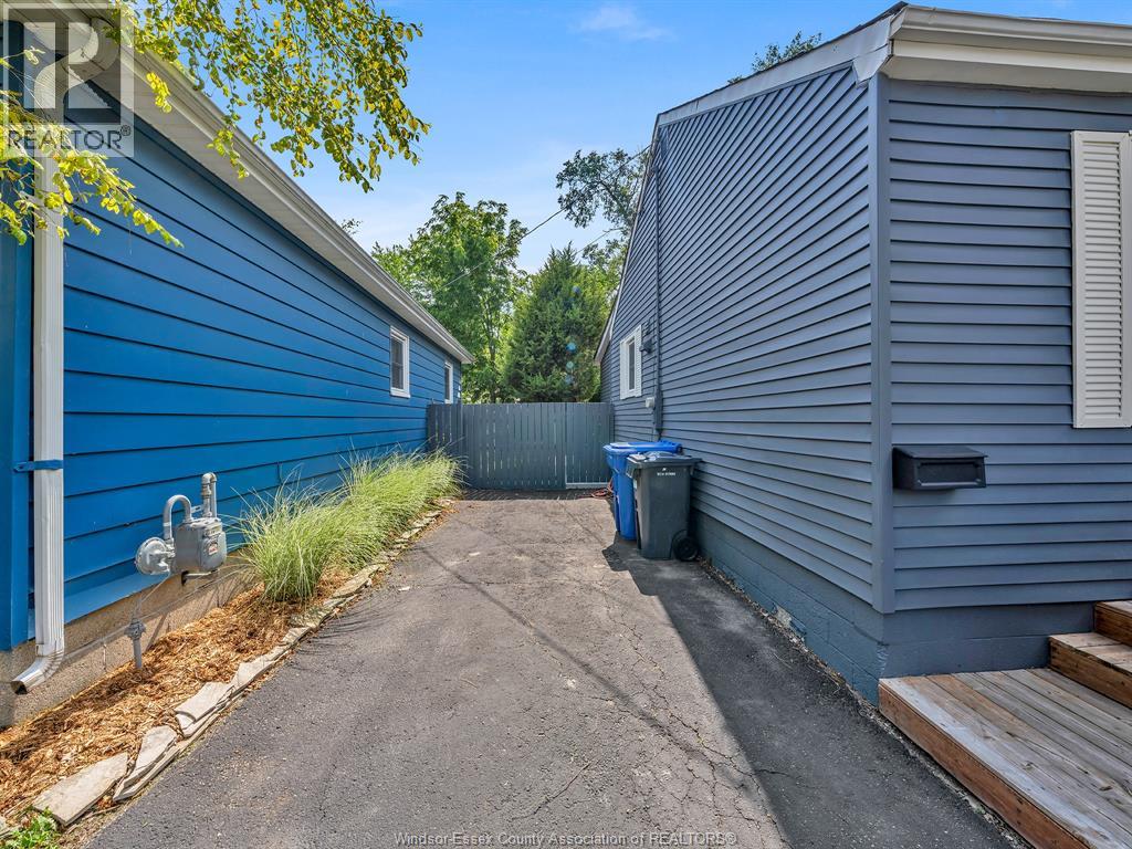 2575 MEIGHEN ROAD - 23