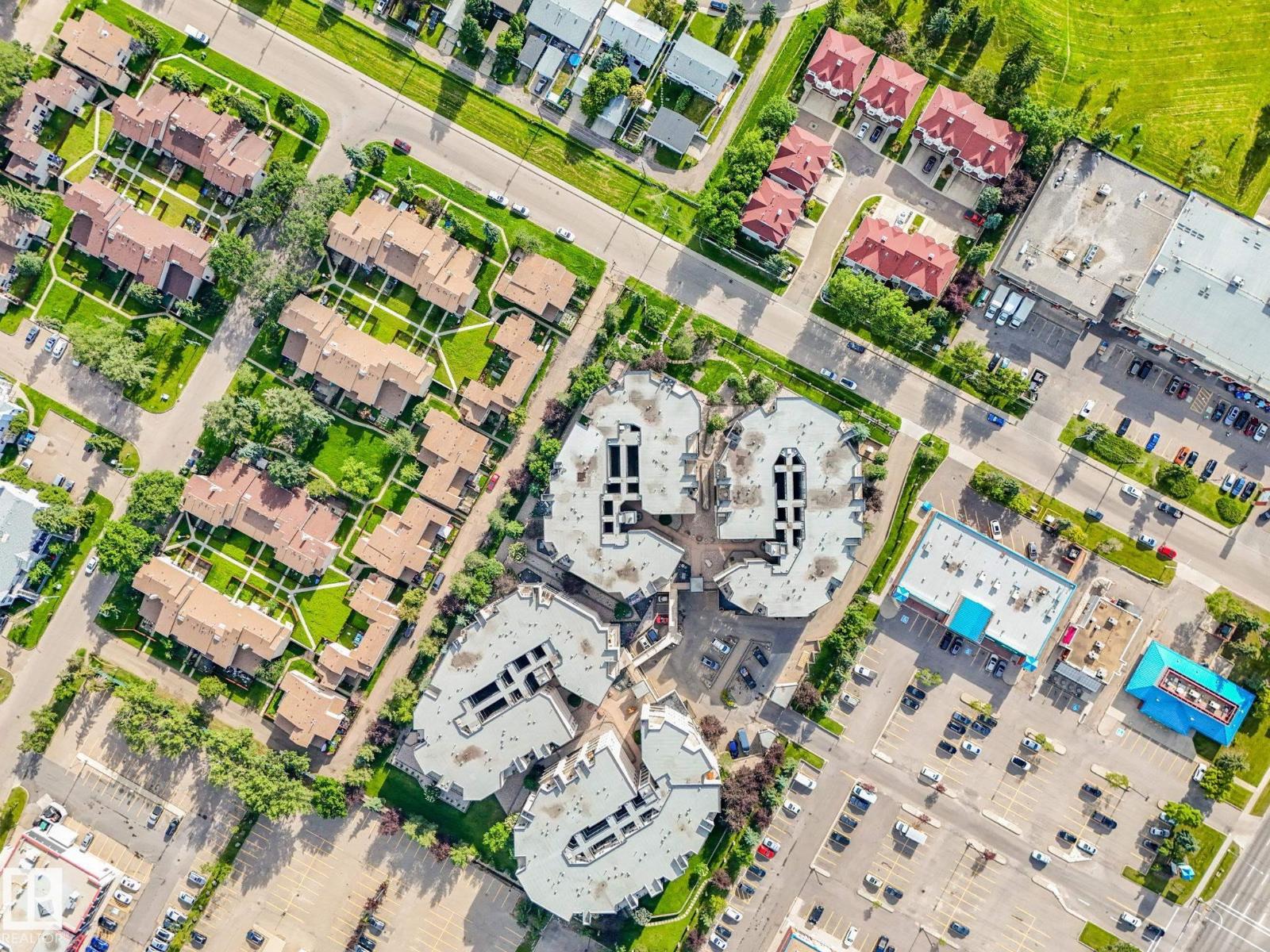 #150 4827 104A ST NW - 32
