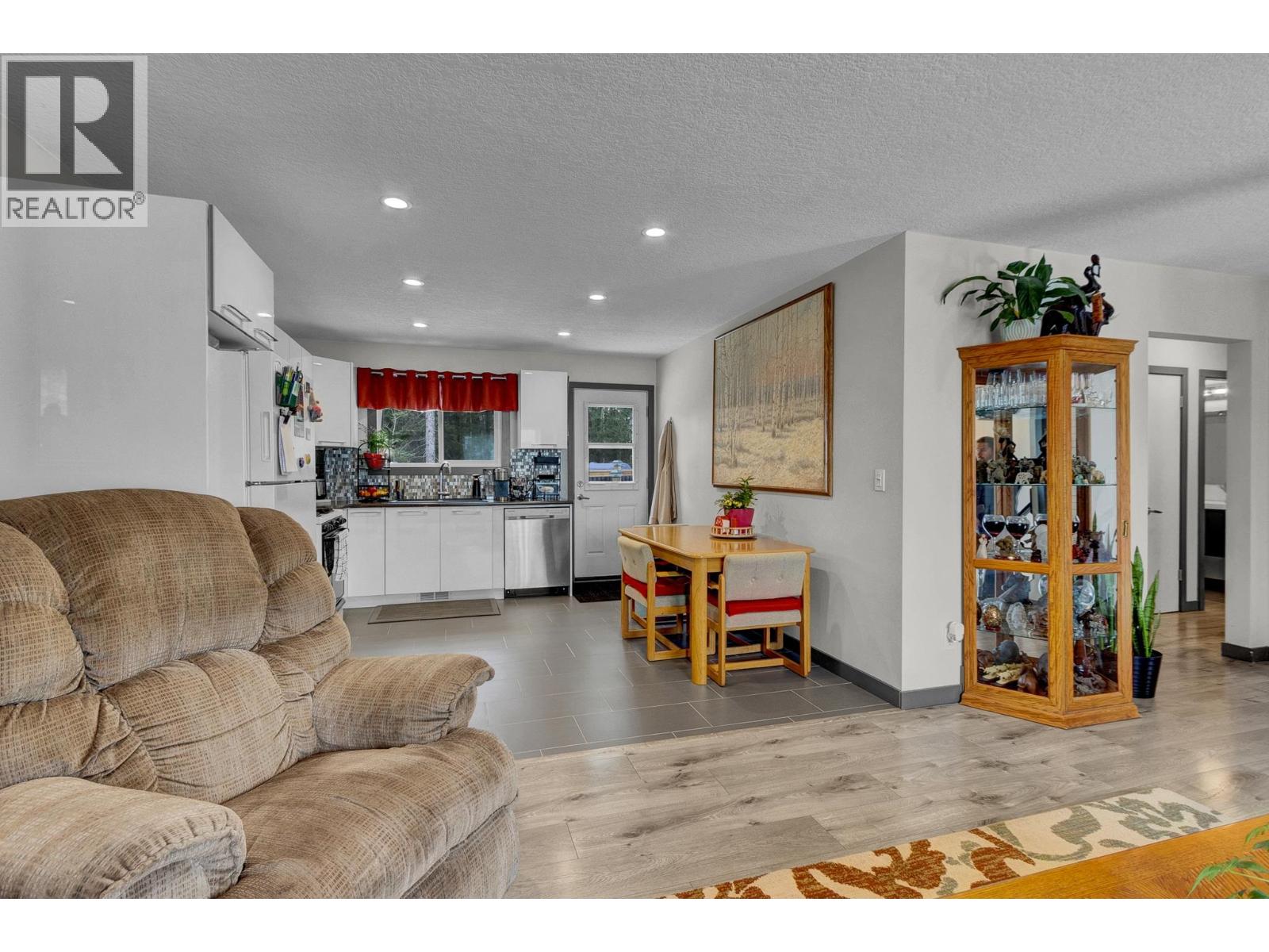 1601 PEARSON AVENUE - 11