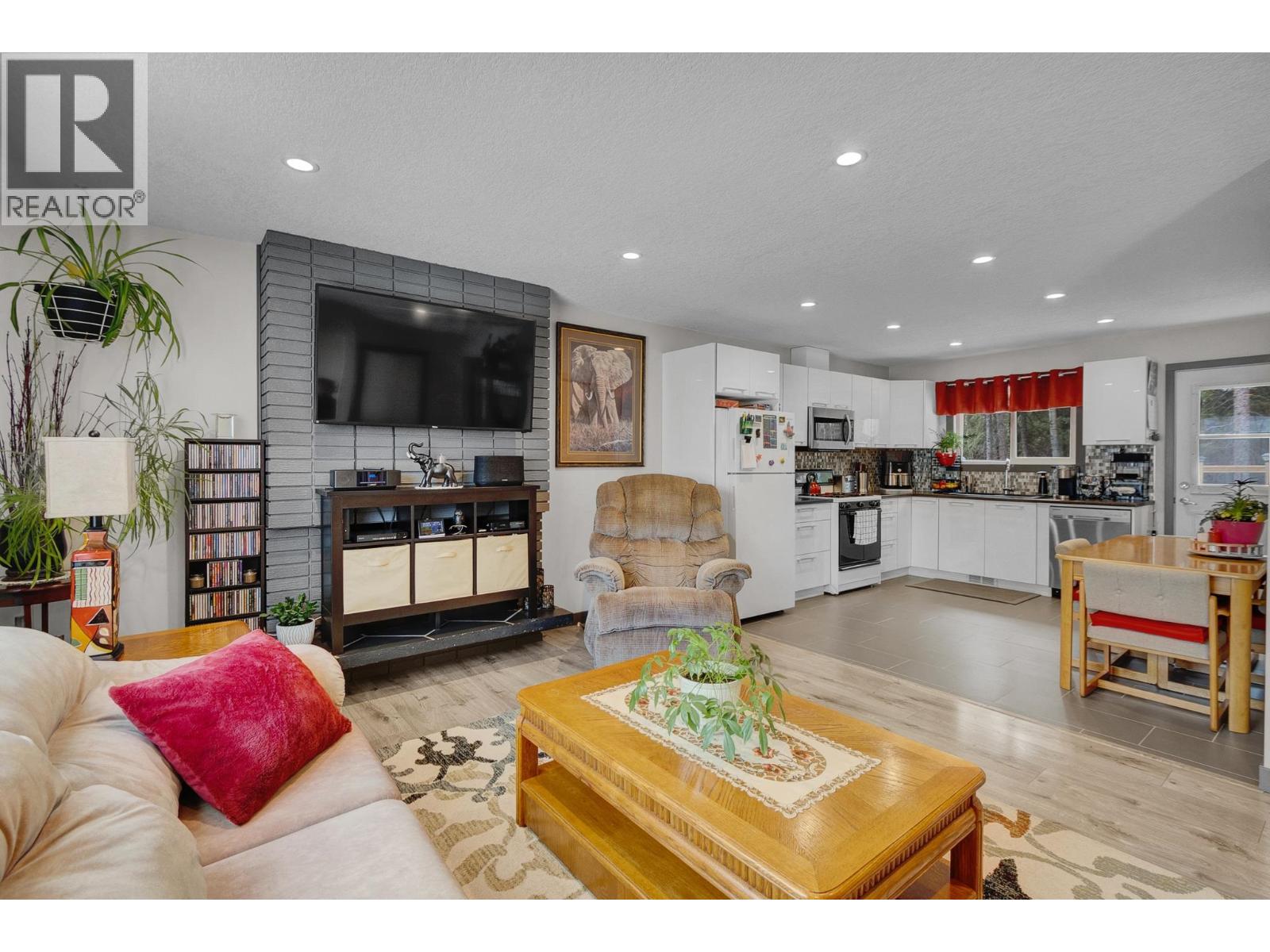 1601 PEARSON AVENUE - 12