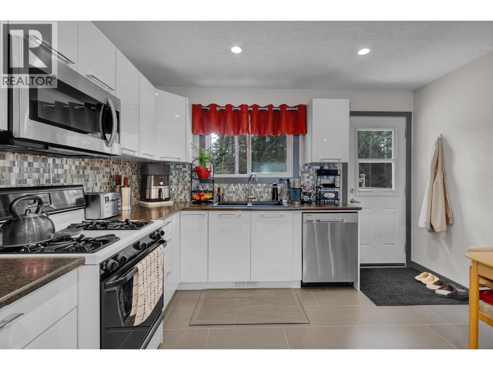 1601 PEARSON AVENUE - 13