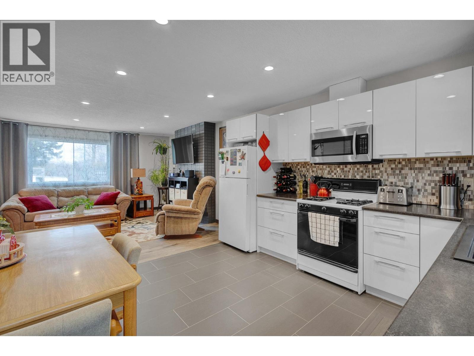 1601 PEARSON AVENUE - 14