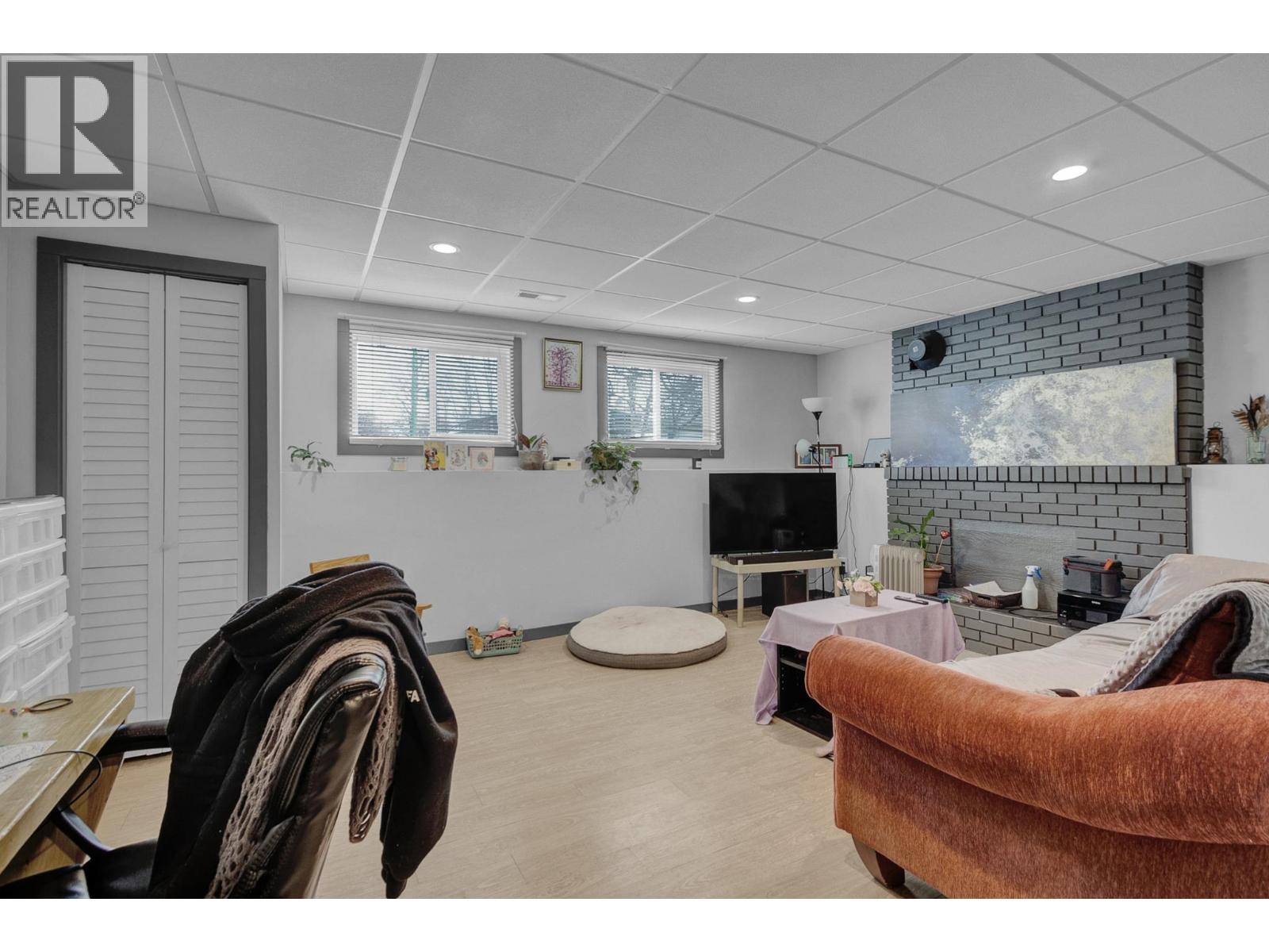 1601 PEARSON AVENUE - 23