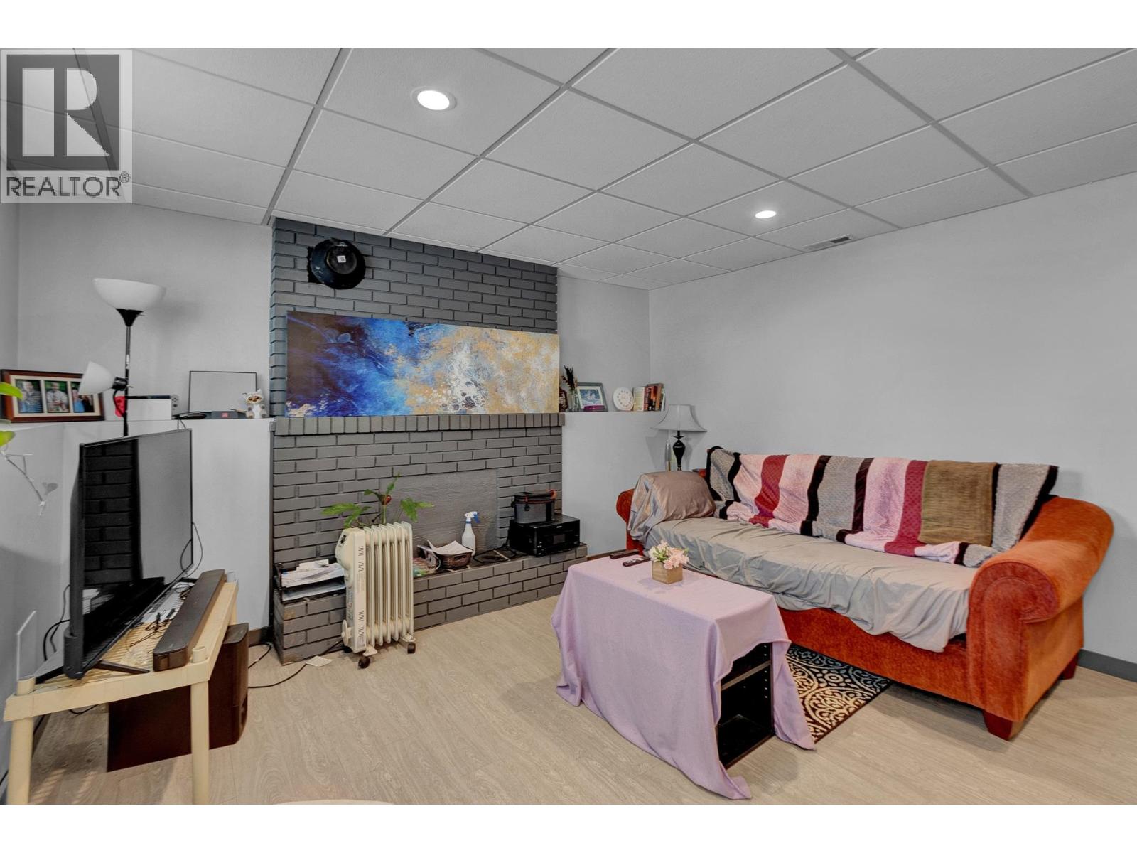 1601 PEARSON AVENUE - 27