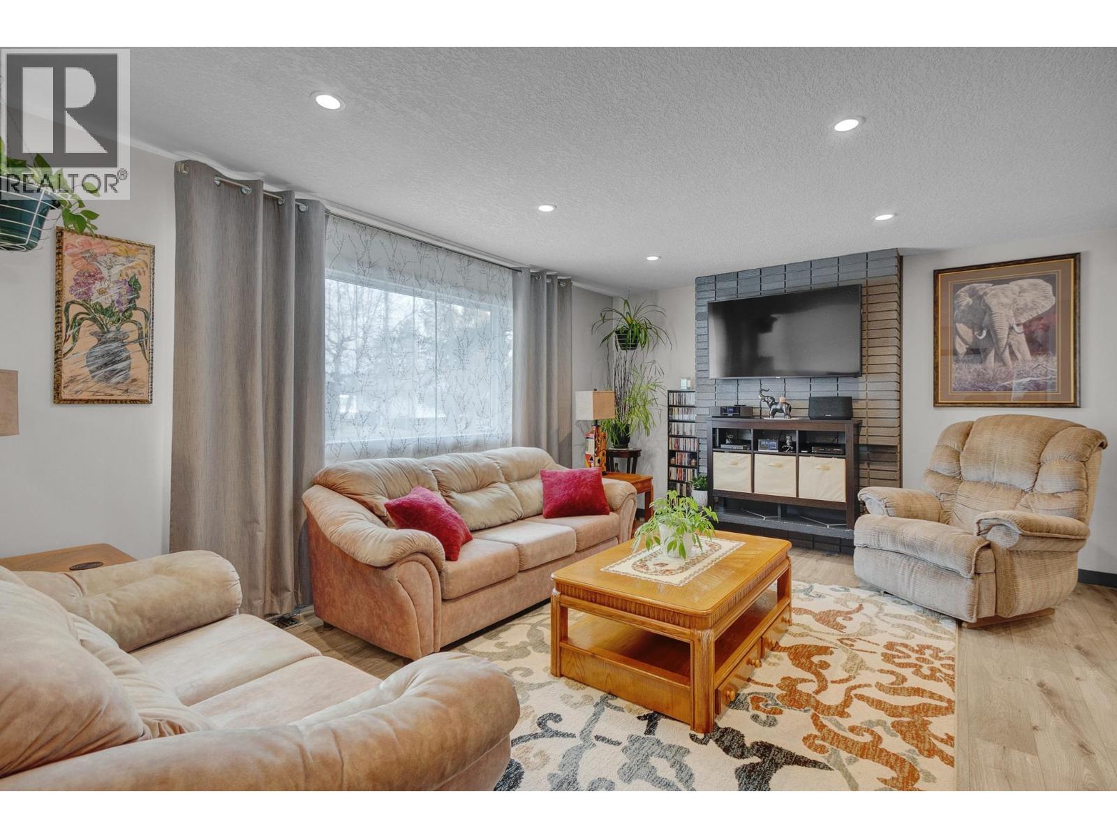1601 PEARSON AVENUE - 6
